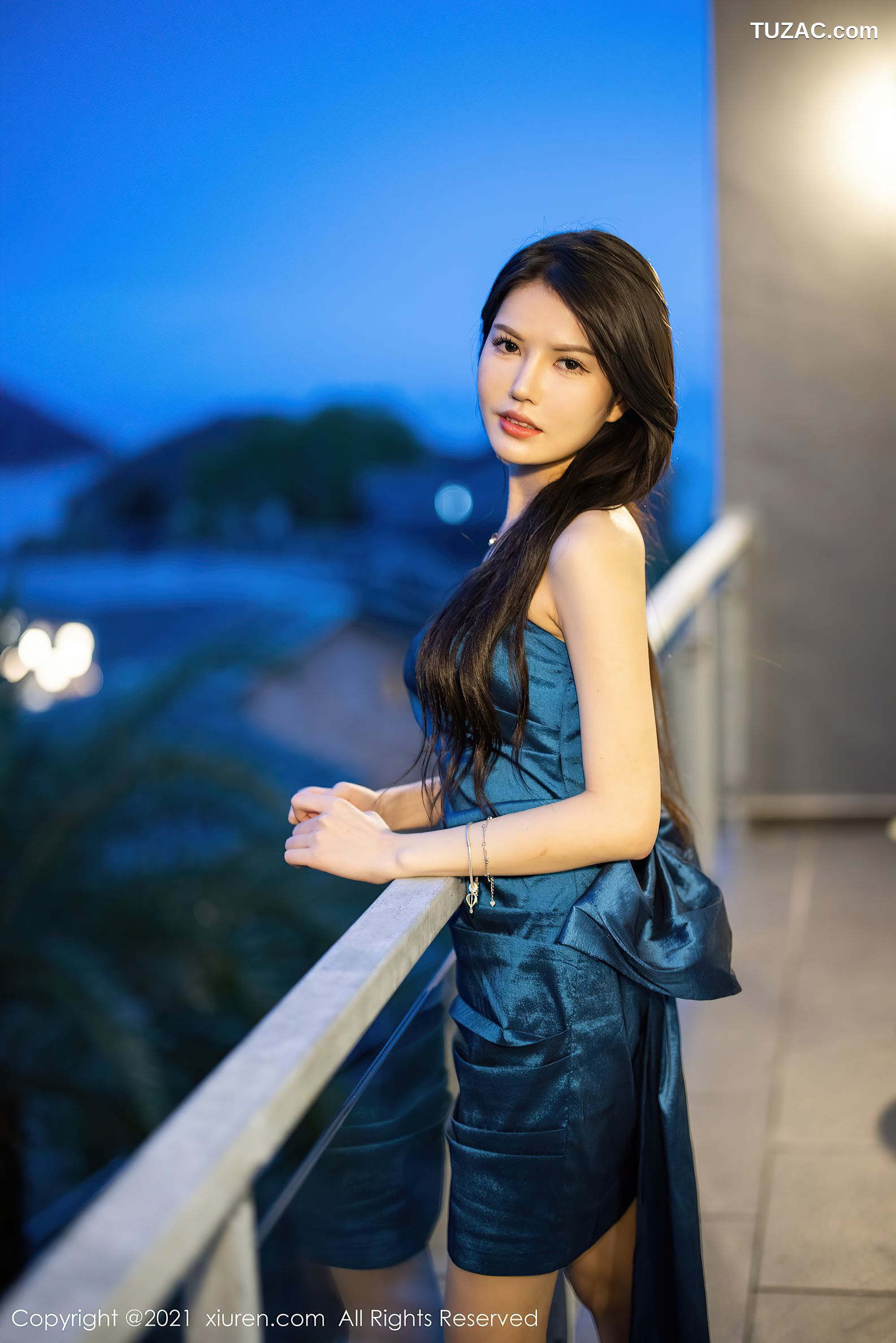 XiuRen秀人网-3851-媛媛酱belle-杭州旅拍典雅礼裙肉丝裤袜-2021.08.25