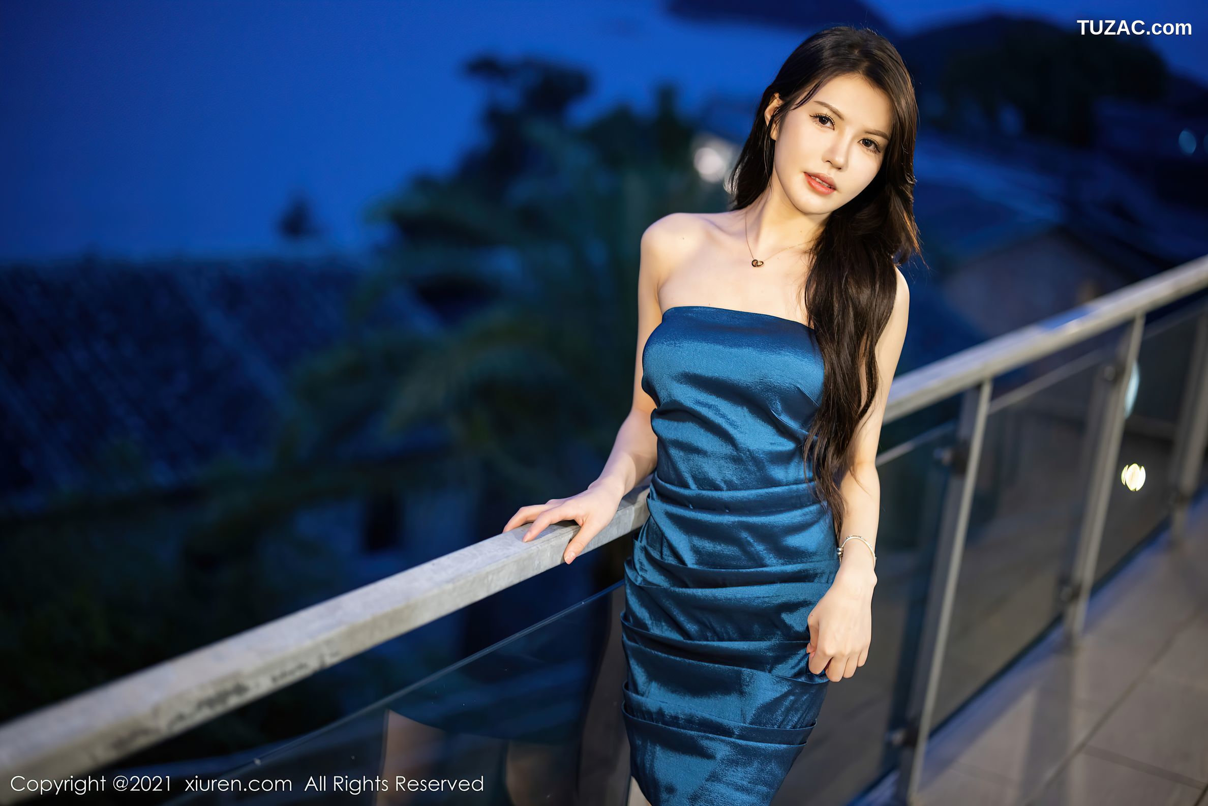 XiuRen秀人网-3851-媛媛酱belle-杭州旅拍典雅礼裙肉丝裤袜-2021.08.25
