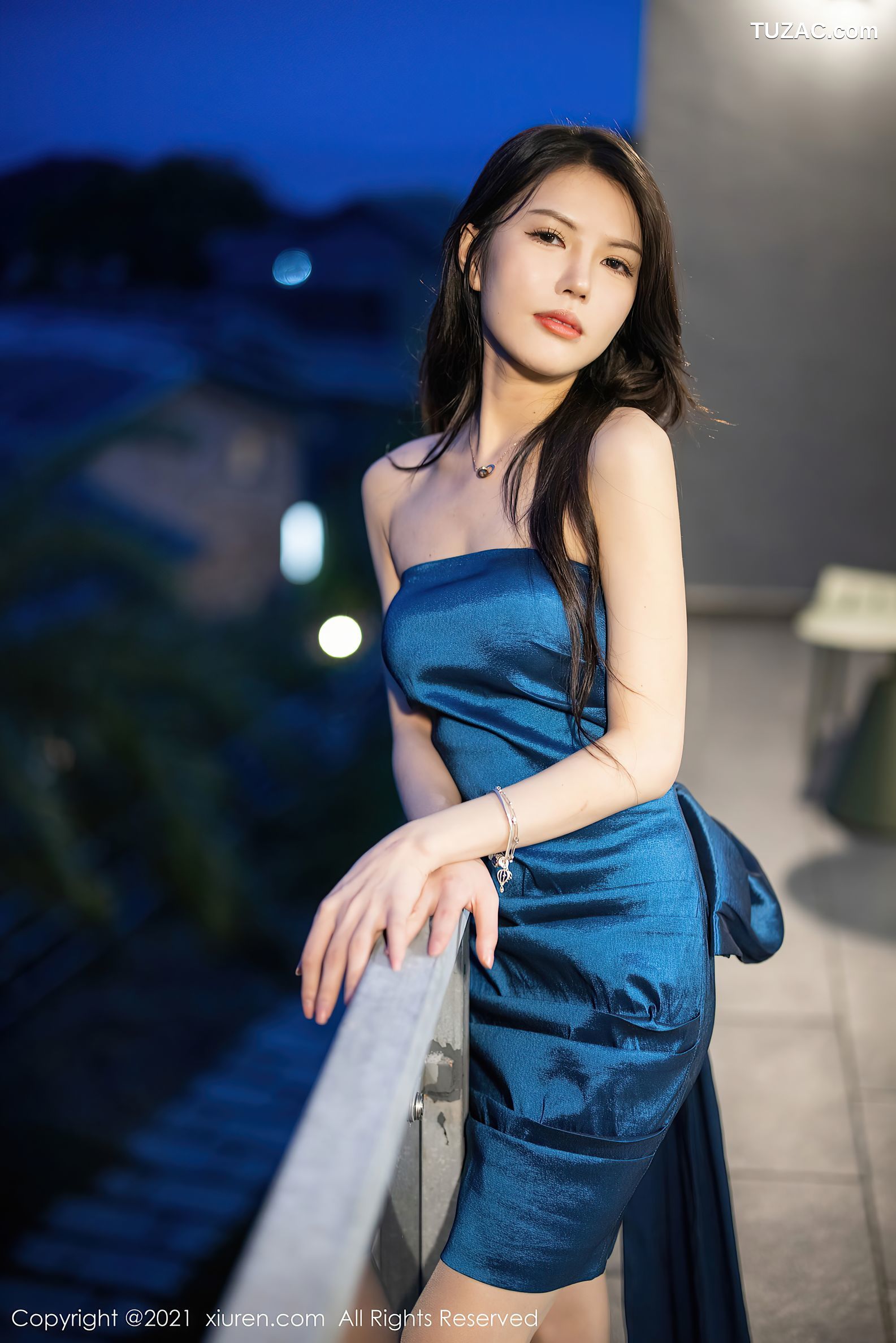 XiuRen秀人网-3851-媛媛酱belle-杭州旅拍典雅礼裙肉丝裤袜-2021.08.25