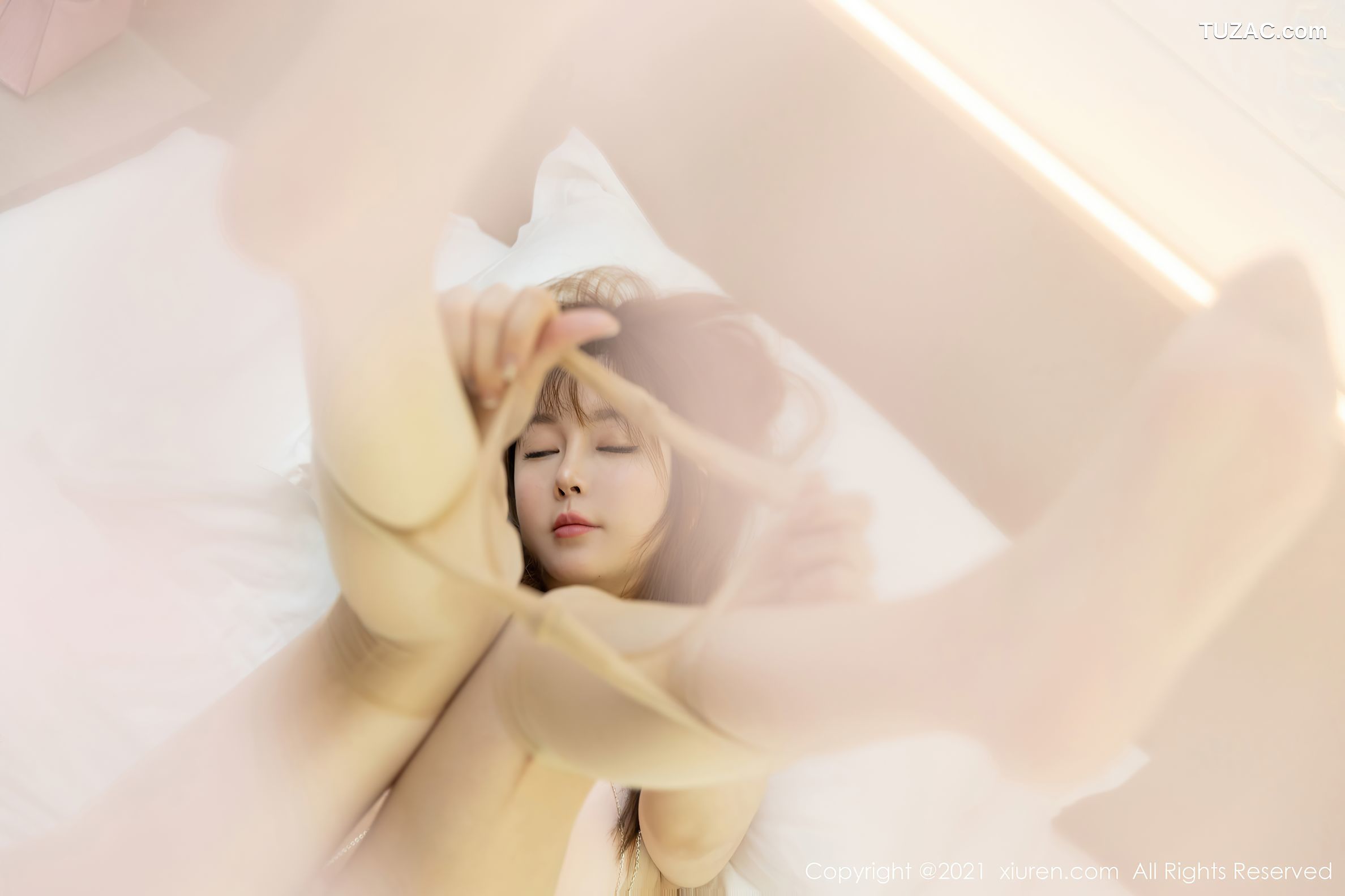 XiuRen秀人网-3853-王雨纯-阳朔旅拍性感粉色内衣肉丝裤袜-2021.08.25