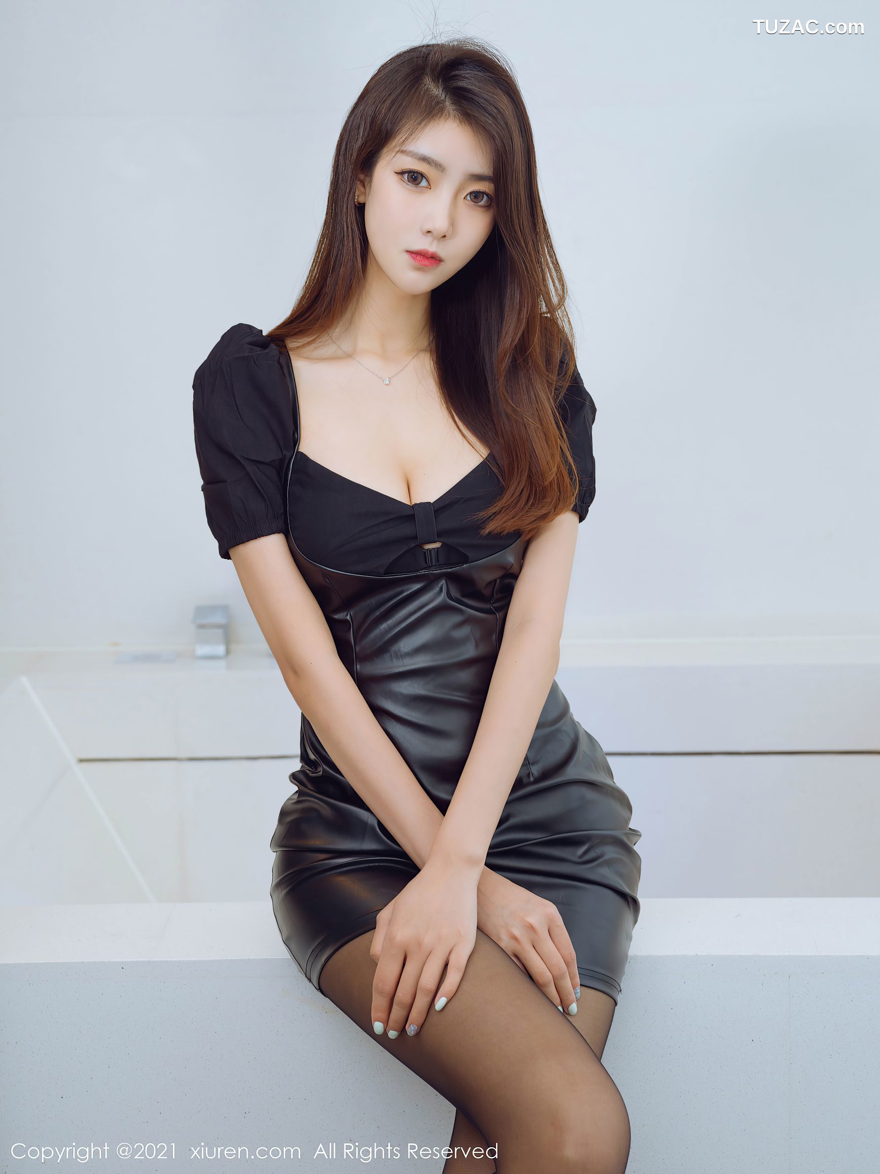 XiuRen秀人网-3858-可樂Vicky-经典黑皮裙黑丝裤袜-2021.08.26