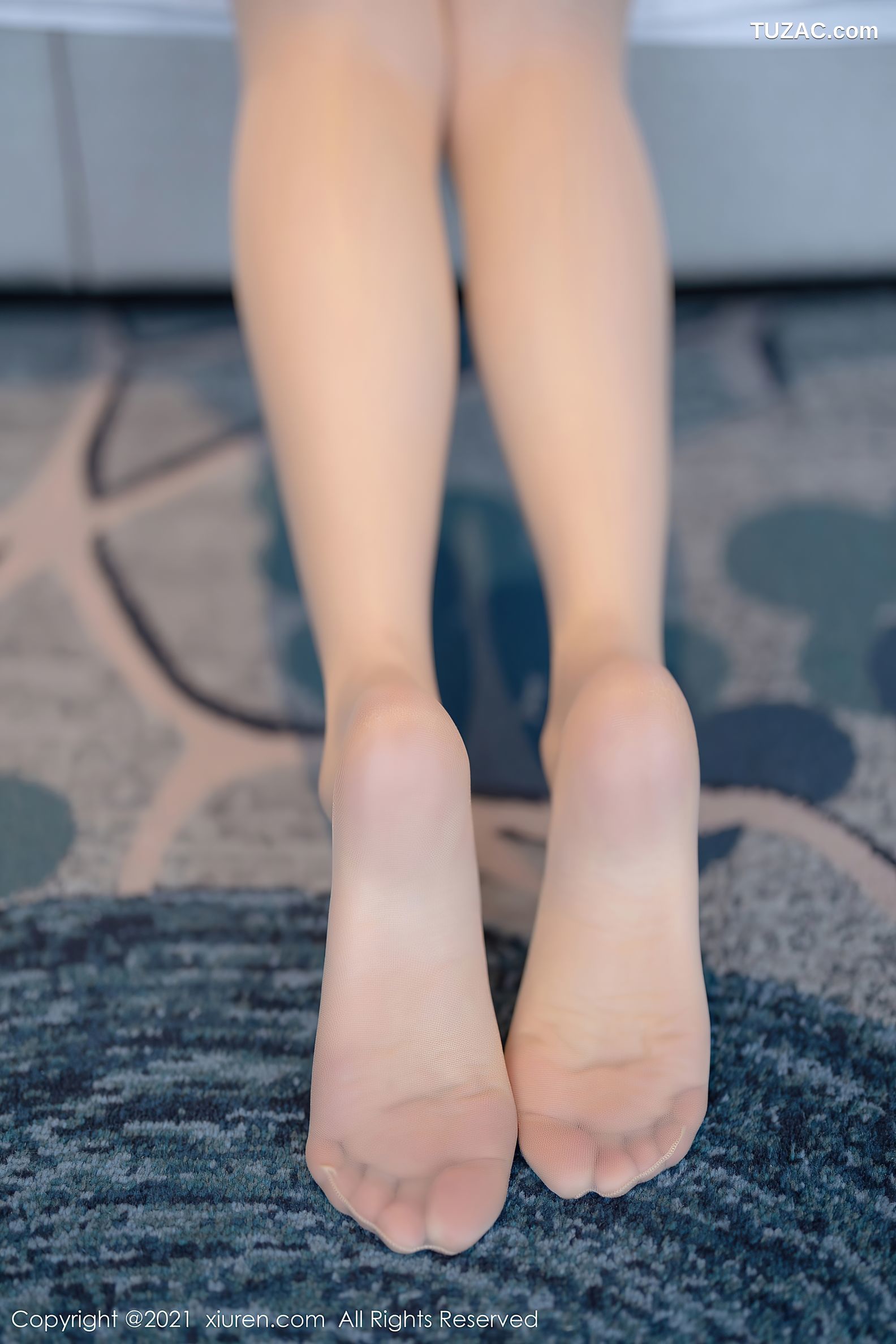 XiuRen秀人网-3859-梦心月-江浙沪旅拍魅惑黑色-鲜艳绿色服饰-2021.08.26