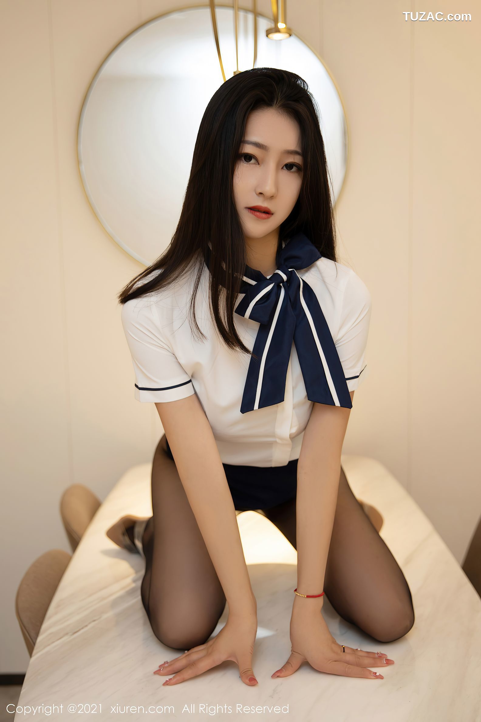 XiuRen秀人网-3860-熊小诺-阳朔旅拍白衬衫黑短裙超薄黑丝裤袜-2021.08.26