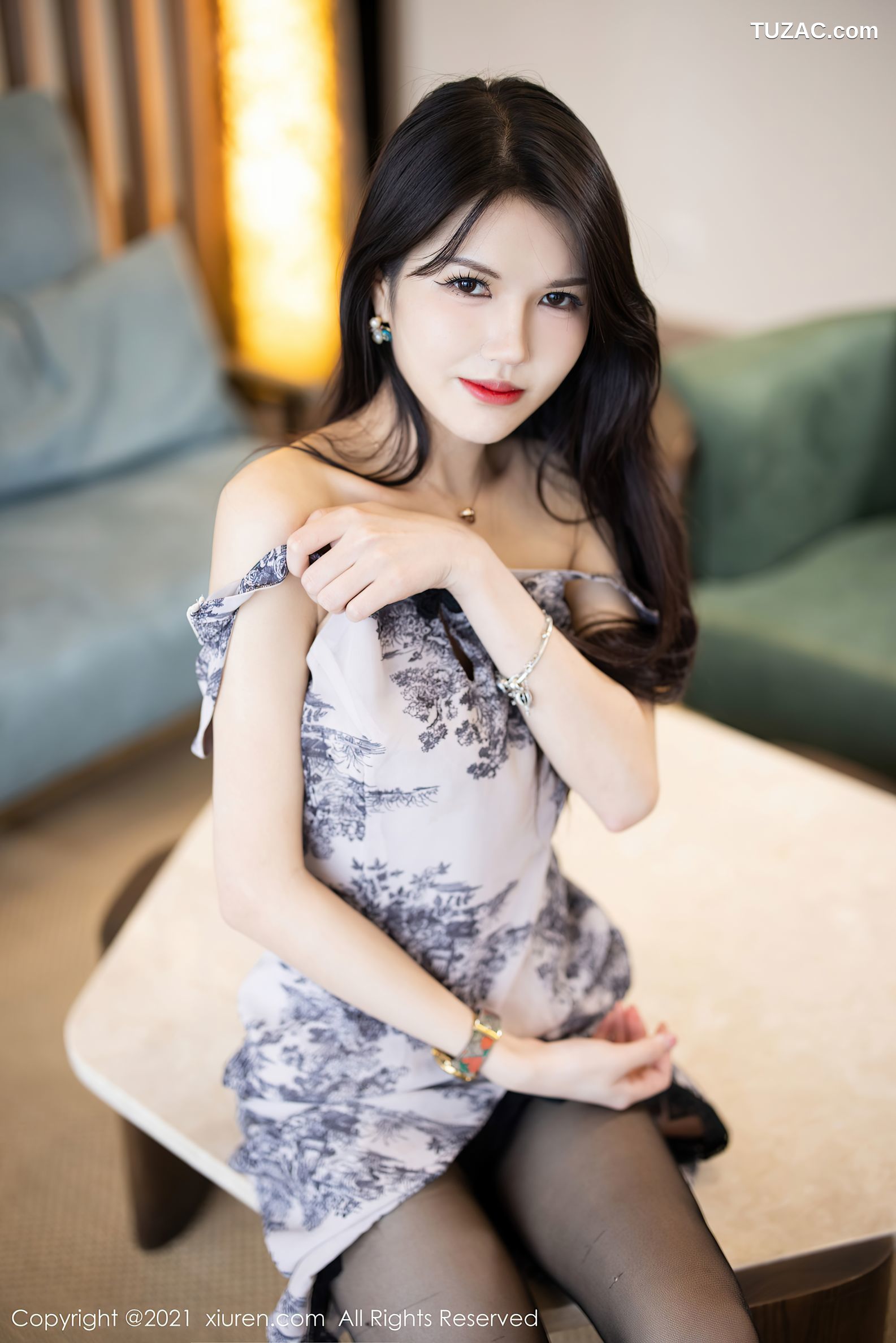 XiuRen秀人网-3887-媛媛酱belle-杭州旅拍典雅古韵旗袍黑丝裤袜魅惑-2021.09.02