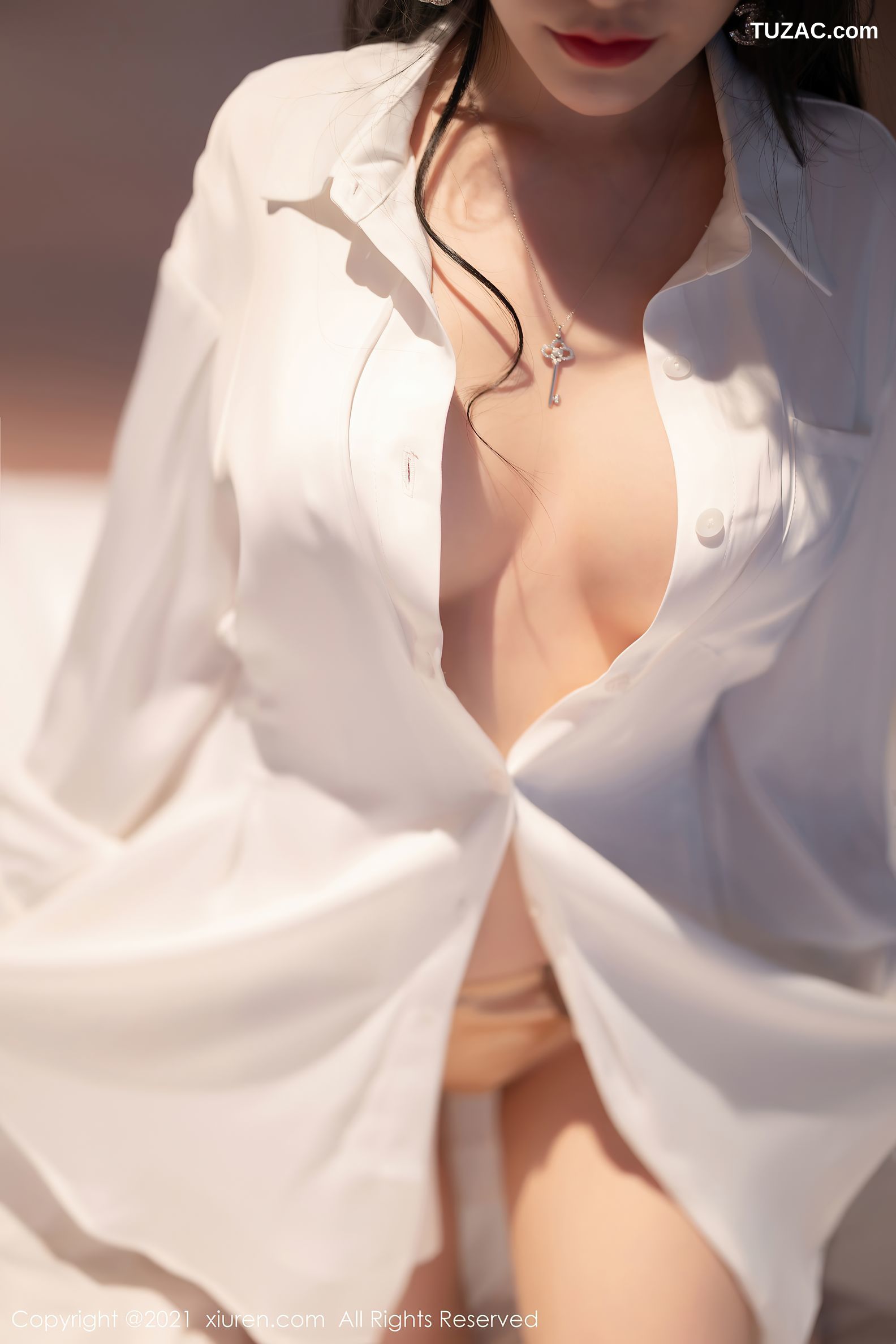 XiuRen秀人网-3903-Cherry绯月樱-深圳旅拍白衬衣肉丝裤袜-2021.09.06