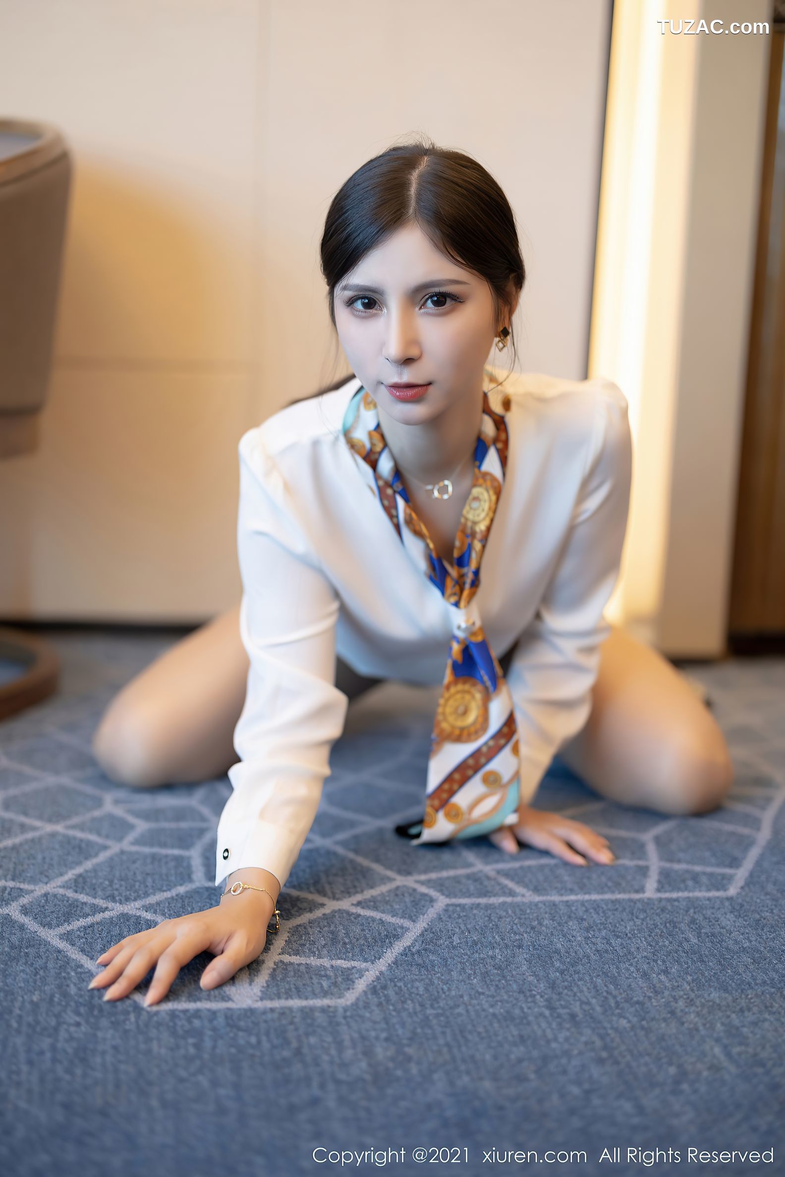 XiuRen秀人网-3921-小蛮妖-深圳旅拍靓丽制服OL主题性感内衣-2021.09.09