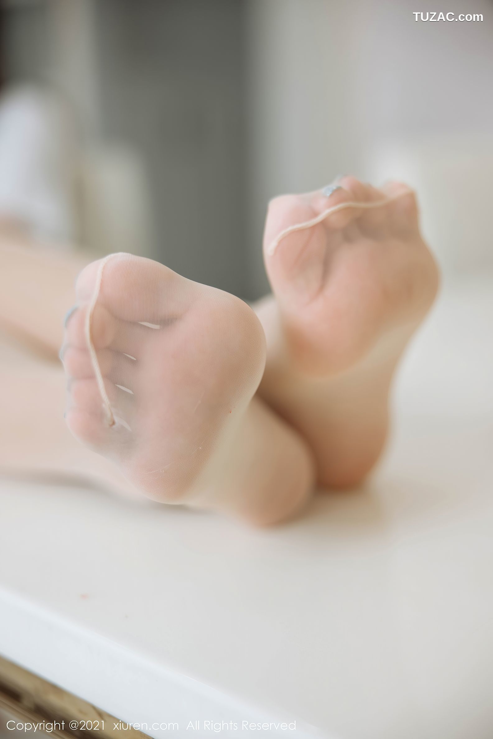 XiuRen秀人网-3924-可樂Vicky-淡雅都市OL主题超薄肉丝裤袜-2021.09.09