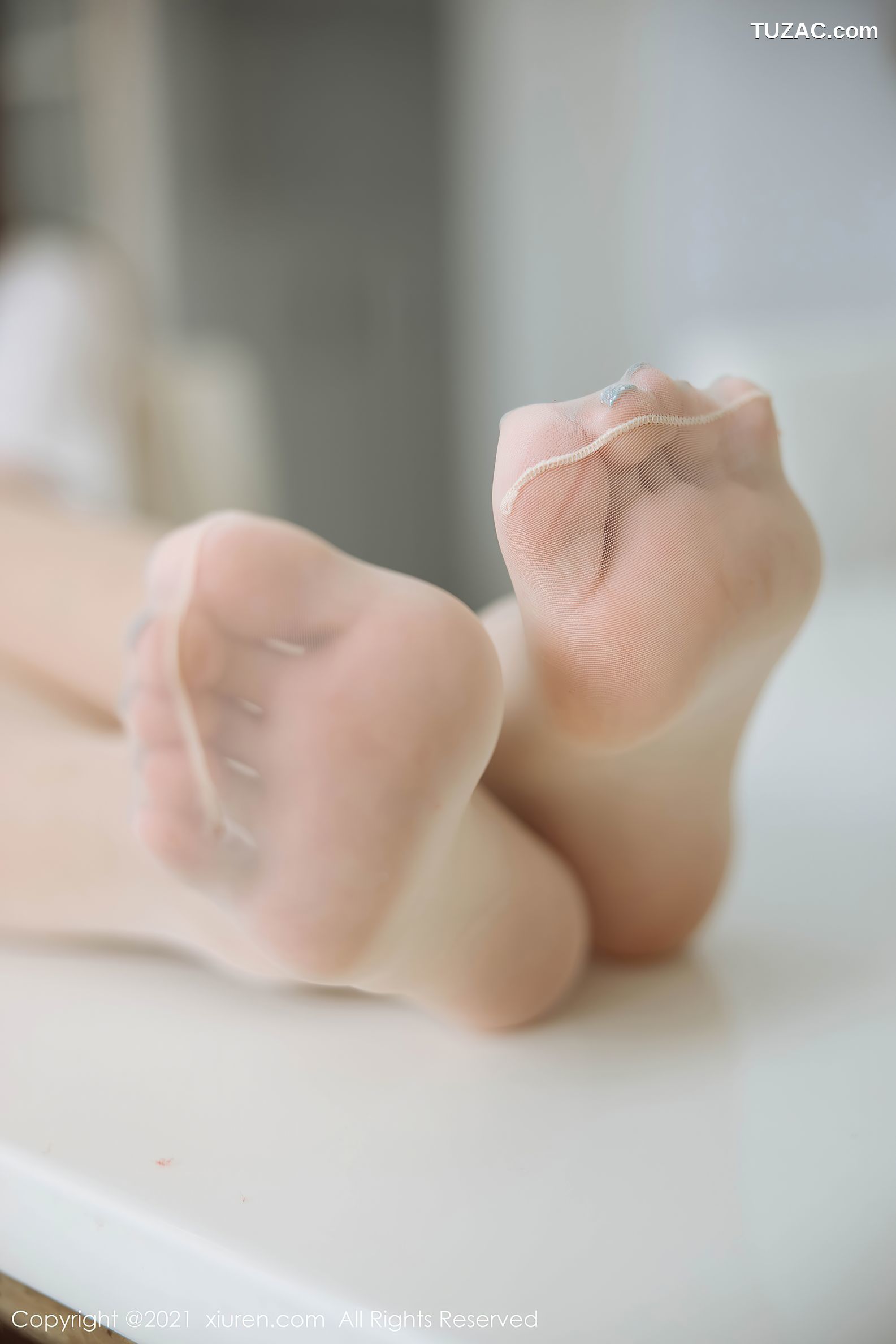 XiuRen秀人网-3924-可樂Vicky-淡雅都市OL主题超薄肉丝裤袜-2021.09.09