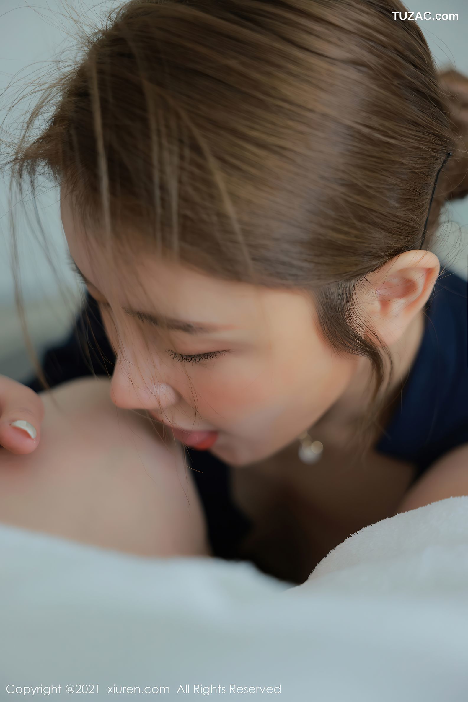 XiuRen秀人网-3933-夏西CiCi-澳门旅拍实习空姐剧情主题超薄黑丝-2021.09.13