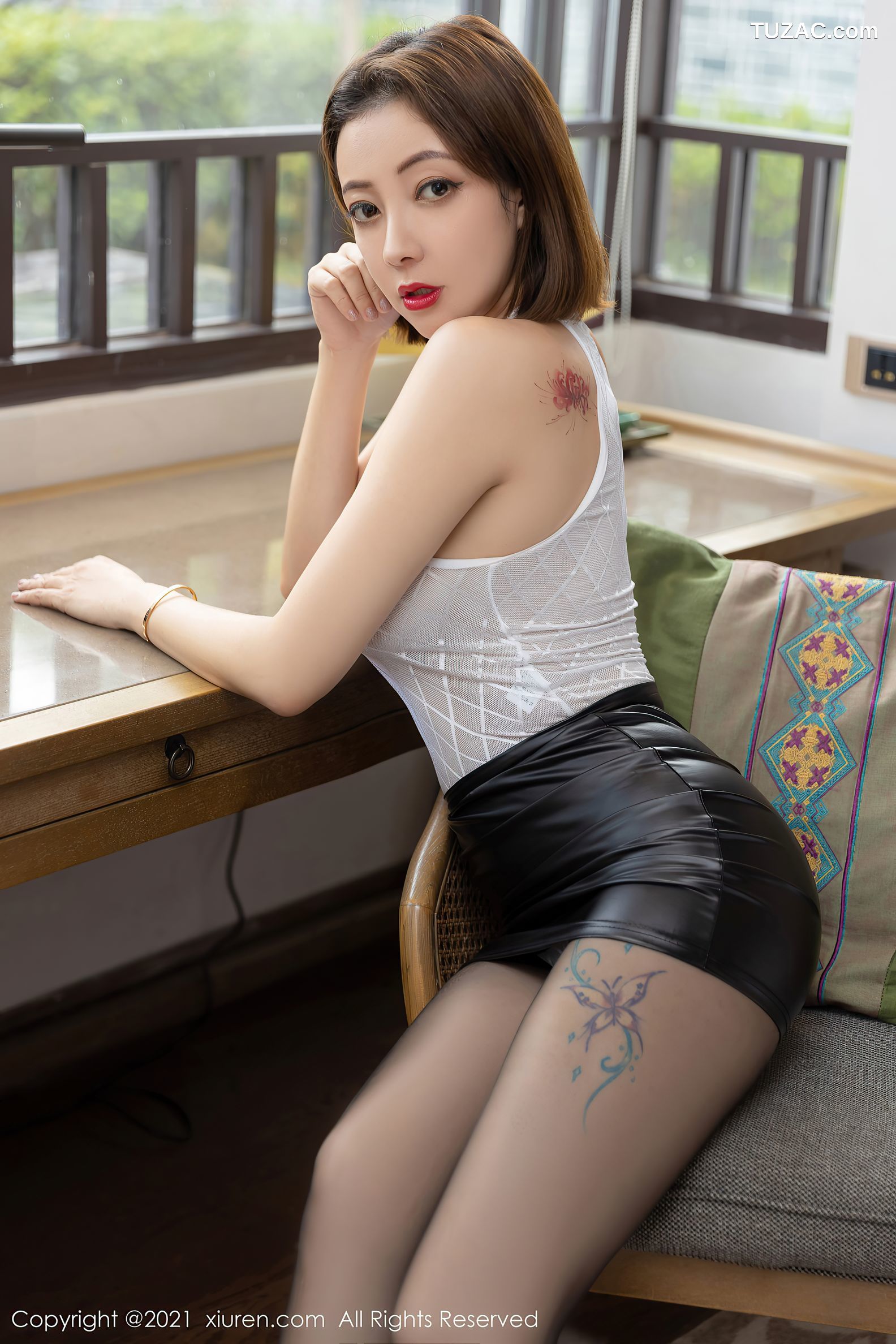 XiuRen秀人网-3942-果儿-阳朔旅拍傲人豪乳豹纹遮点-2021.09.14