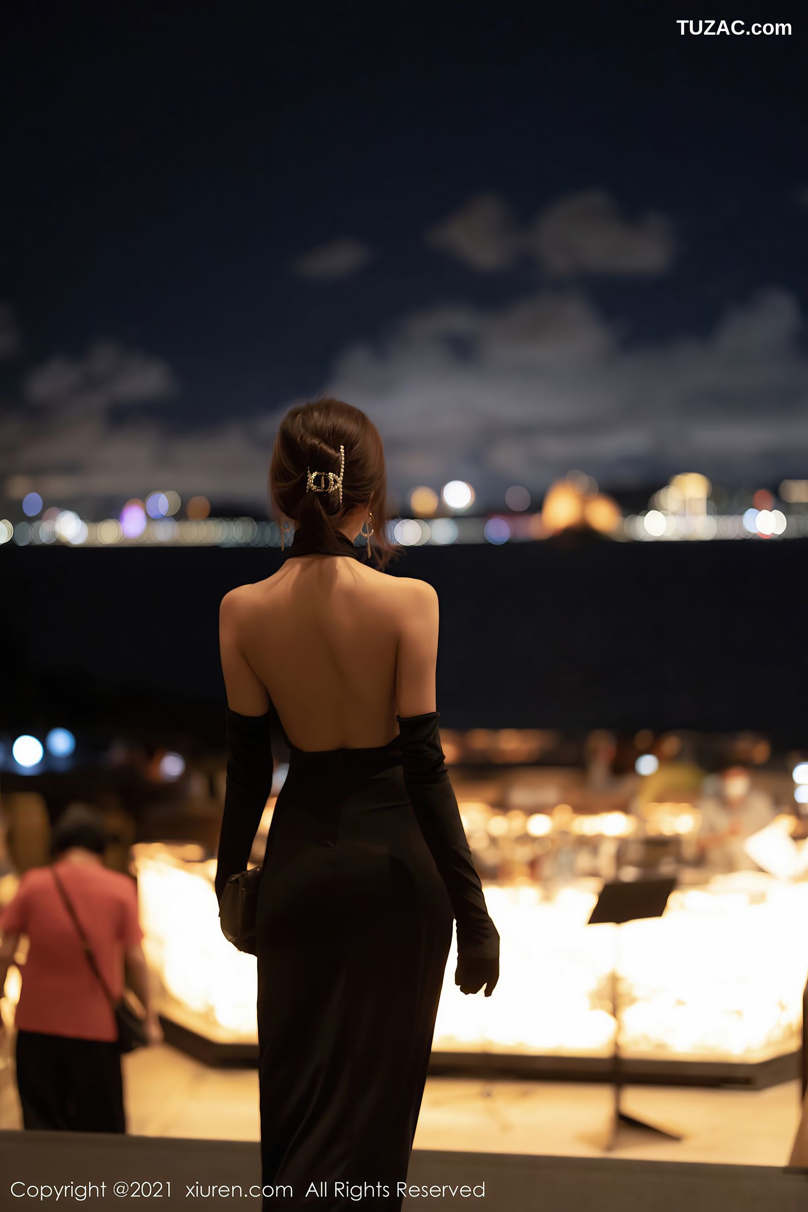 XiuRen秀人网-3944-王馨瑶-深圳旅拍粉色古韵旗袍肉丝裤袜-2021.09.14