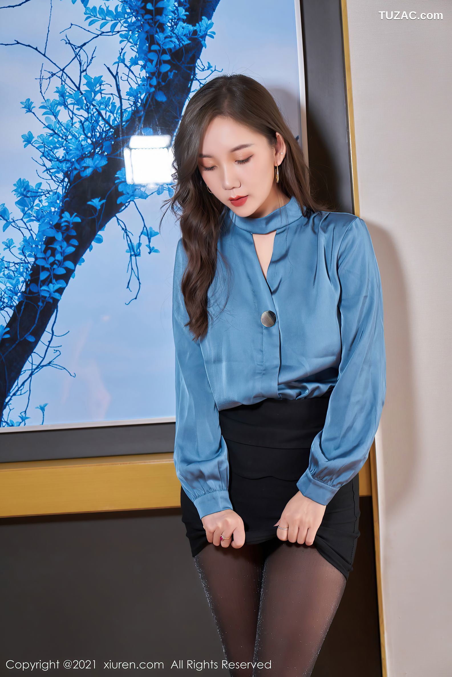 XiuRen秀人网-3957-艾静香-大理旅拍秘书制服主题魅惑黑丝-2021.09.16