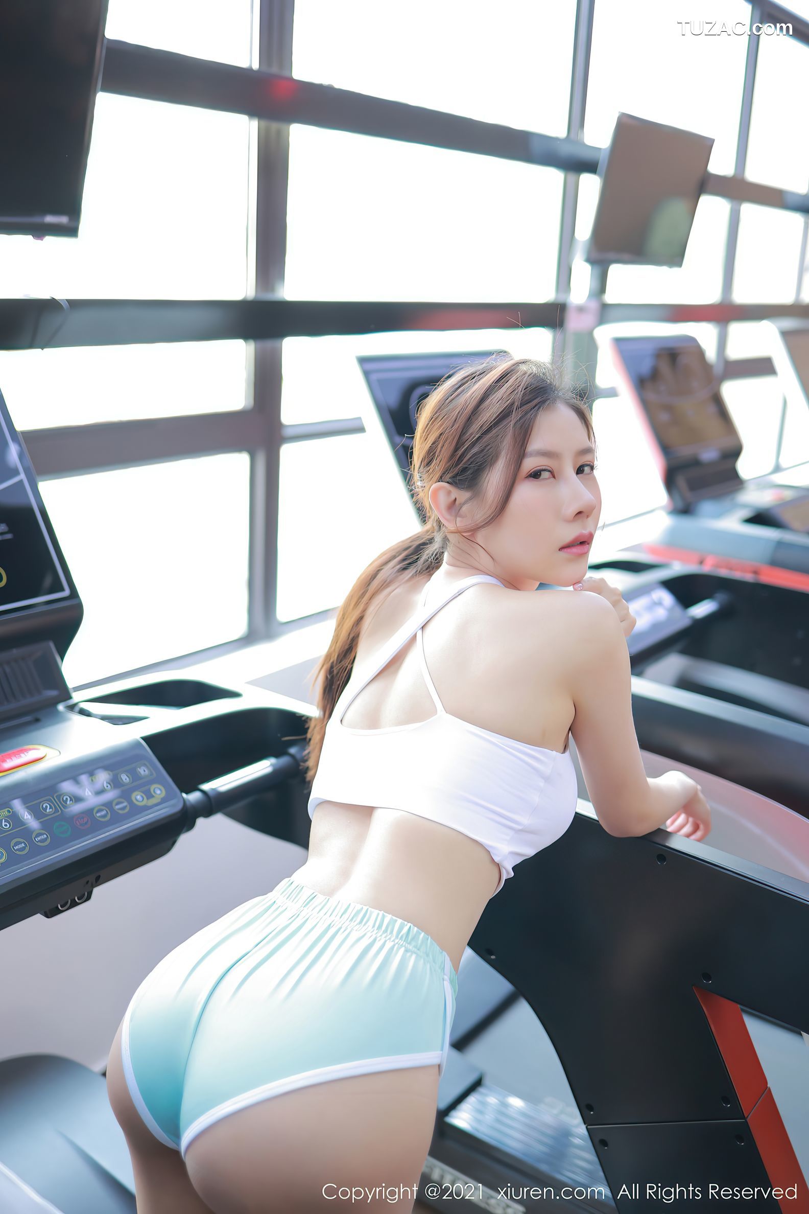 XiuRen秀人网-3970-尹甜甜-健身房轻透迷人运动内衣-2021.09.18