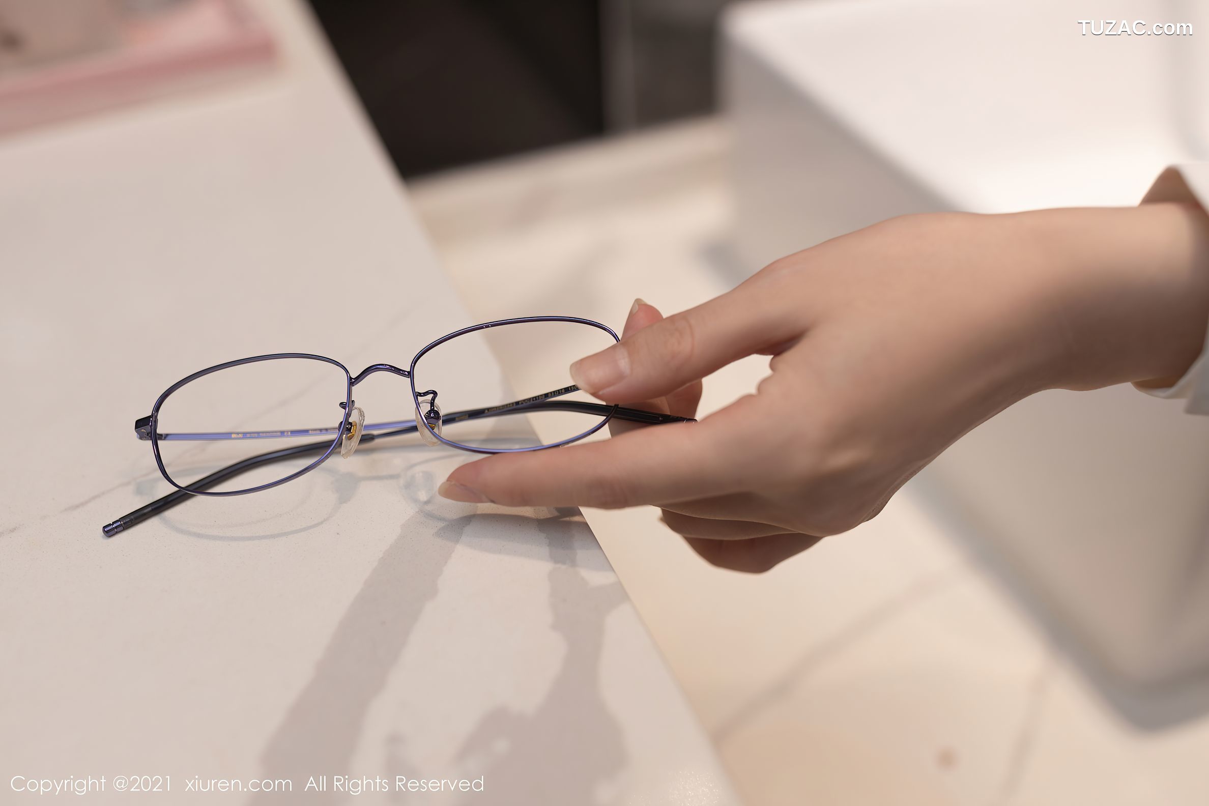 XiuRen秀人网-3972-鱼子酱Fish-江浙沪旅拍半性感粉色内衣-2021.09.18