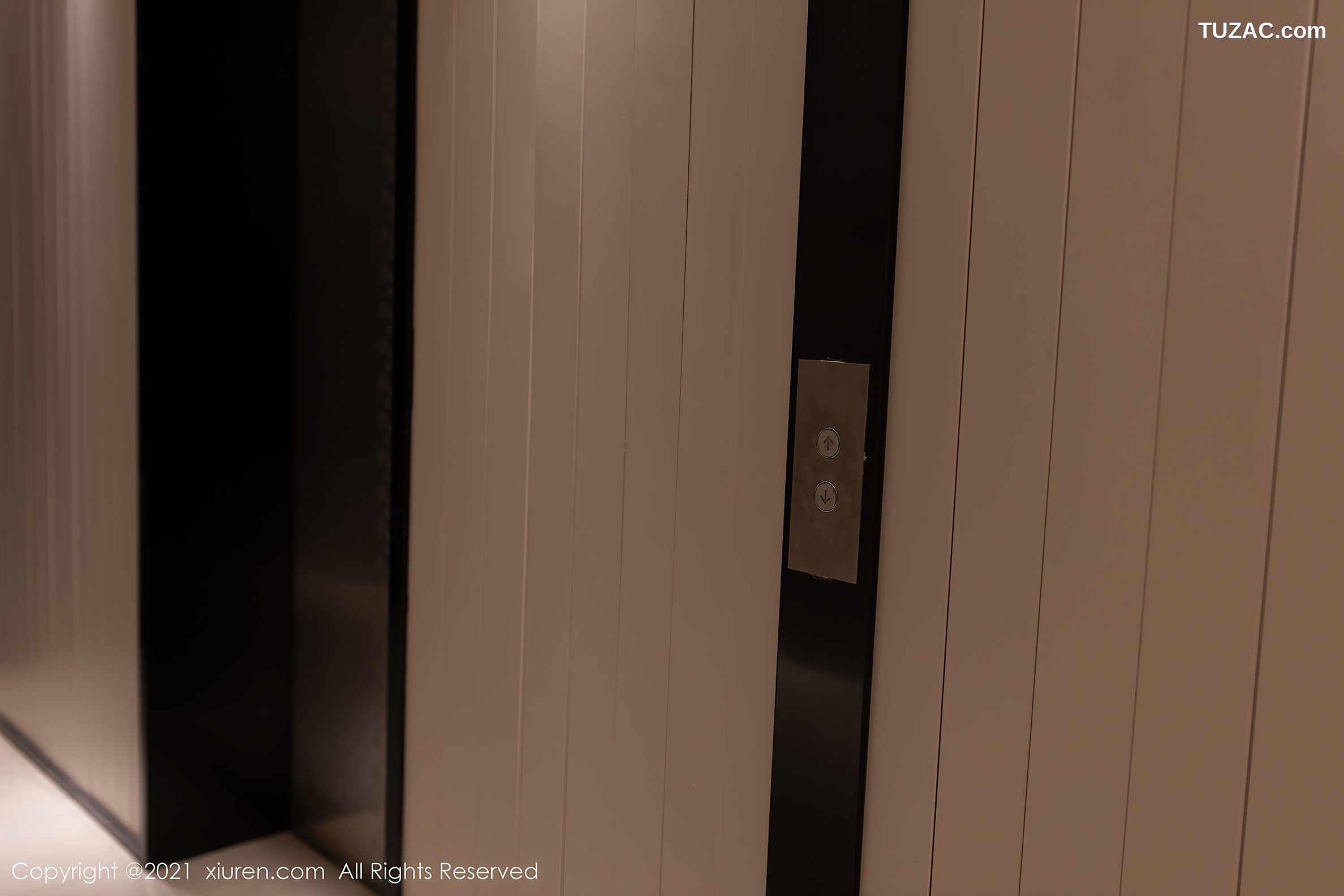 XiuRen秀人网-3972-鱼子酱Fish-江浙沪旅拍半性感粉色内衣-2021.09.18