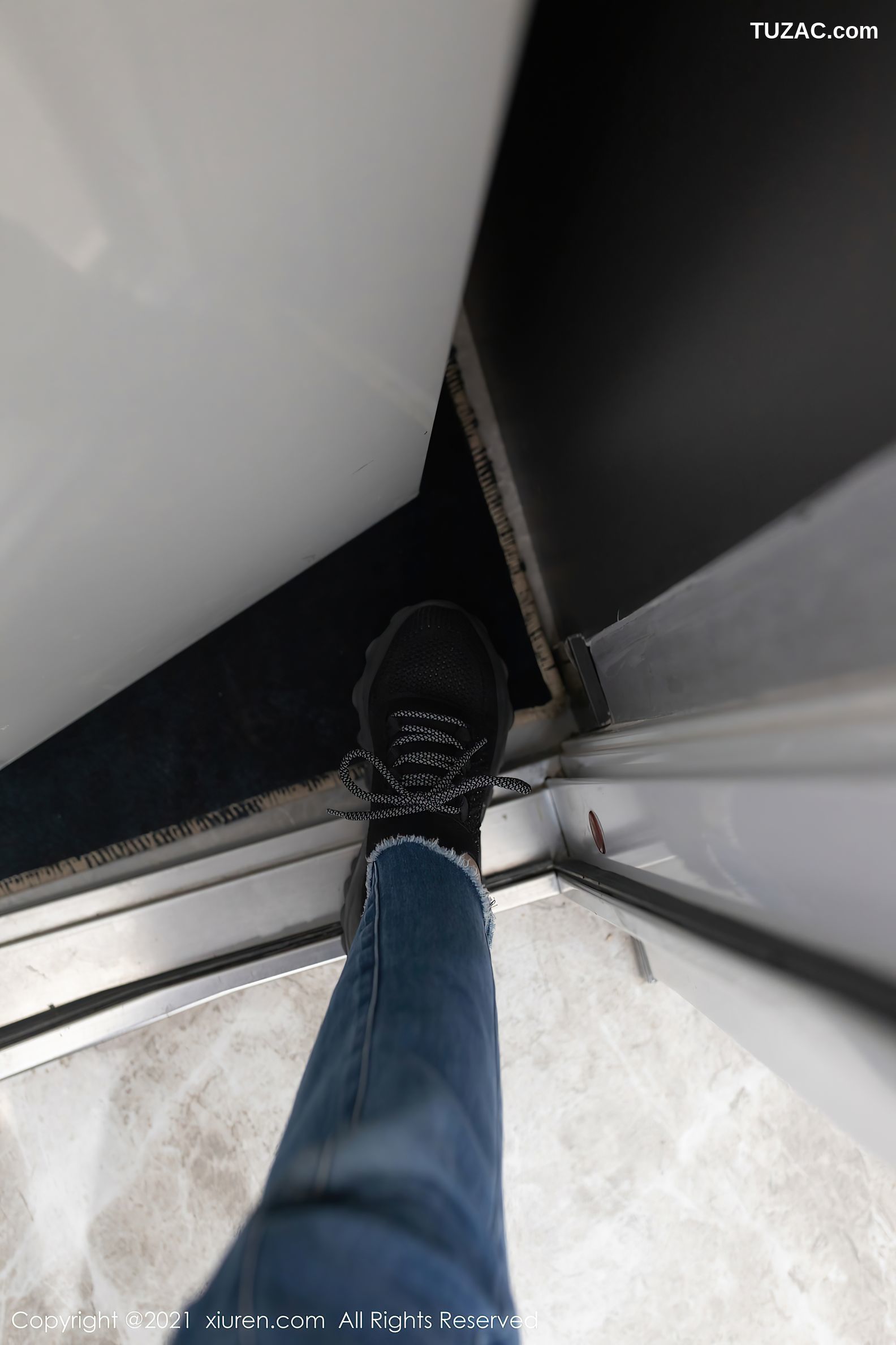 XiuRen秀人网-3972-鱼子酱Fish-江浙沪旅拍半性感粉色内衣-2021.09.18