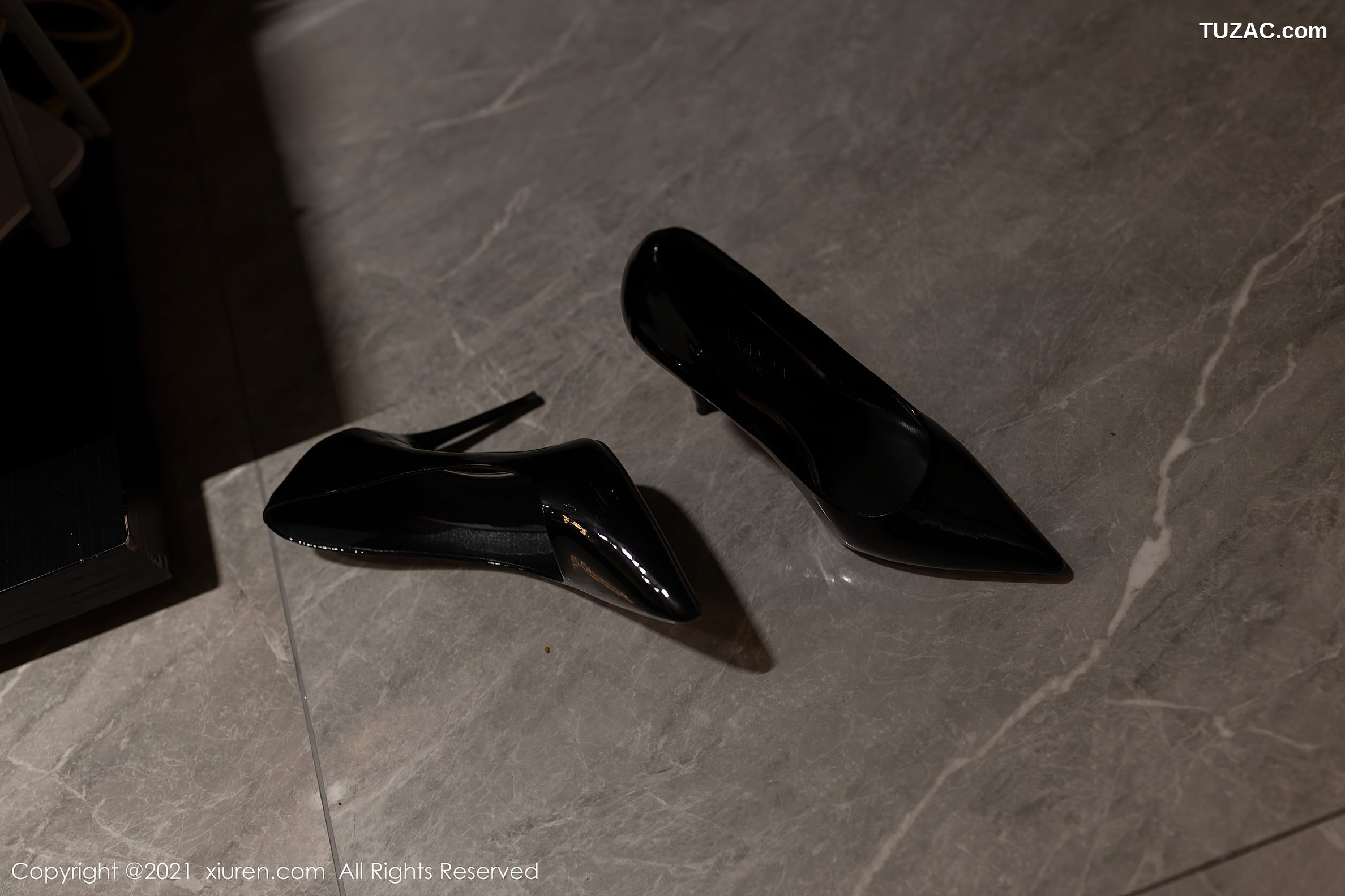 XiuRen秀人网-3972-鱼子酱Fish-江浙沪旅拍半性感粉色内衣-2021.09.18