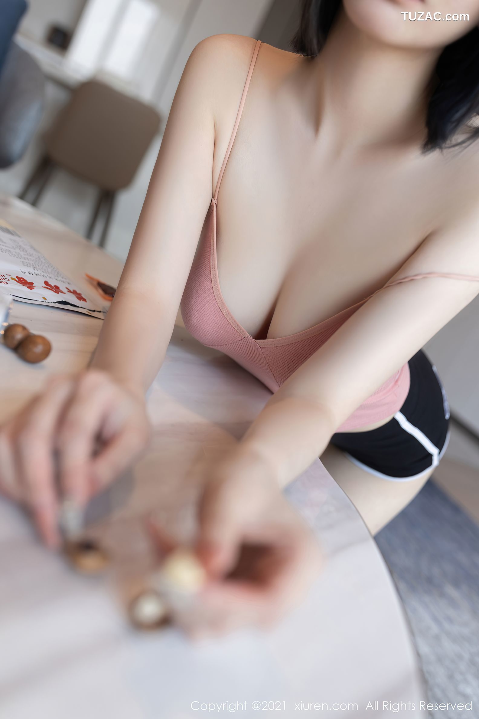 XiuRen秀人网-3996-安然Maleah-借宿主题床上性感内衣-2021.09.26