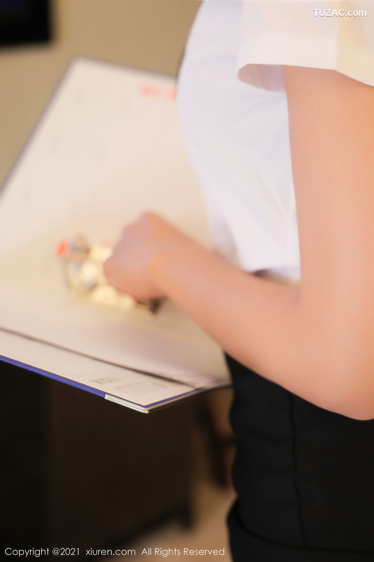 XiuRen秀人网-3999-蓝莓FY-白衬衫黑短裙OL主题内裤翘臀-2021.09.27