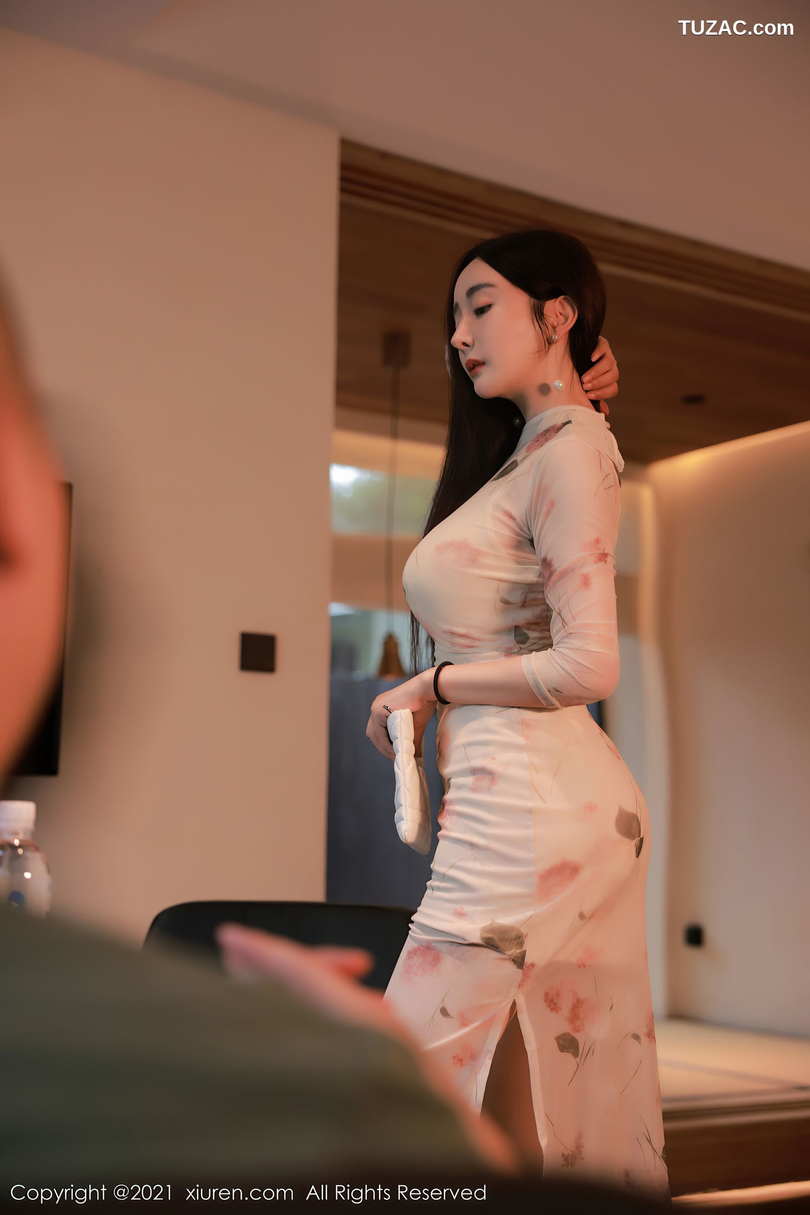 XiuRen秀人网-4002-允爾-高薪招兼职剧情主题诱人视觉盛宴-2021.09.27