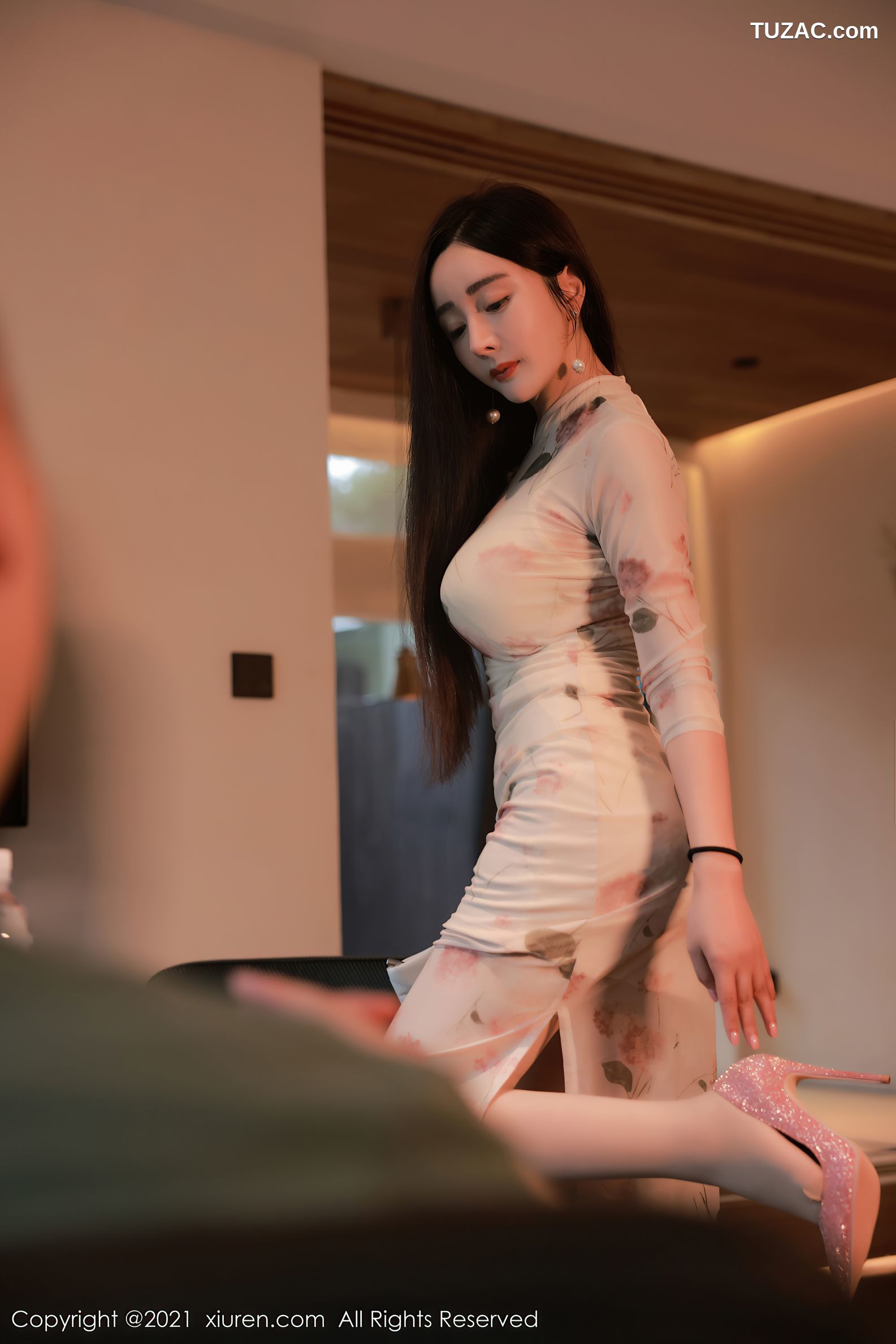 XiuRen秀人网-4002-允爾-高薪招兼职剧情主题诱人视觉盛宴-2021.09.27