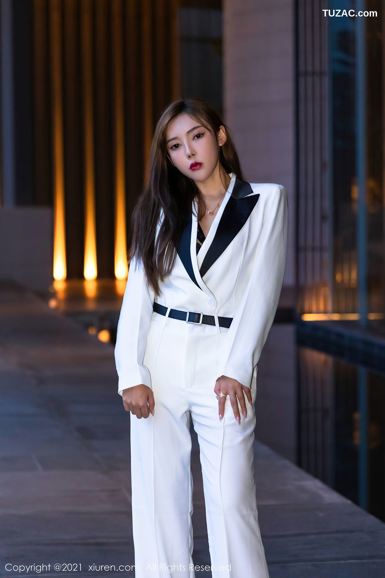 XiuRen秀人网-4008-萌汉药Baby-三亚旅拍-白色飒爽西装缕空内衣-2021.09.28