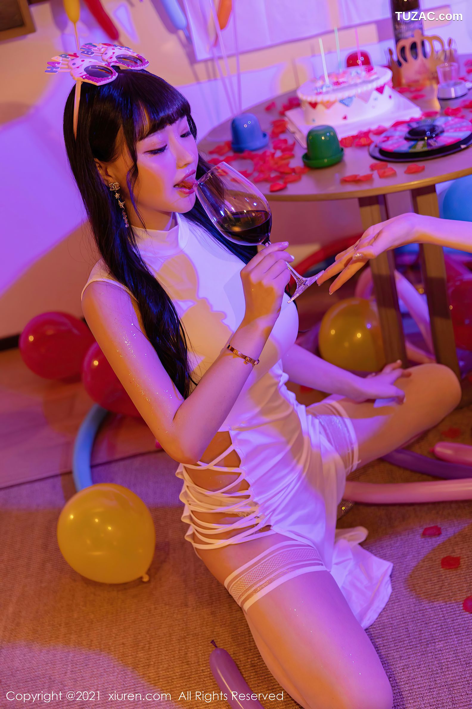 XiuRen秀人网-4025-王雨纯-朱可儿-生日party主题暗色灯光下-2021.09.30