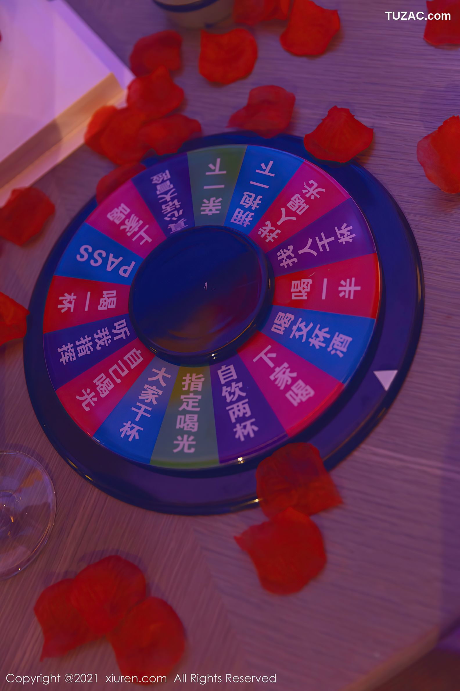 XiuRen秀人网-4025-王雨纯-朱可儿-生日party主题暗色灯光下-2021.09.30