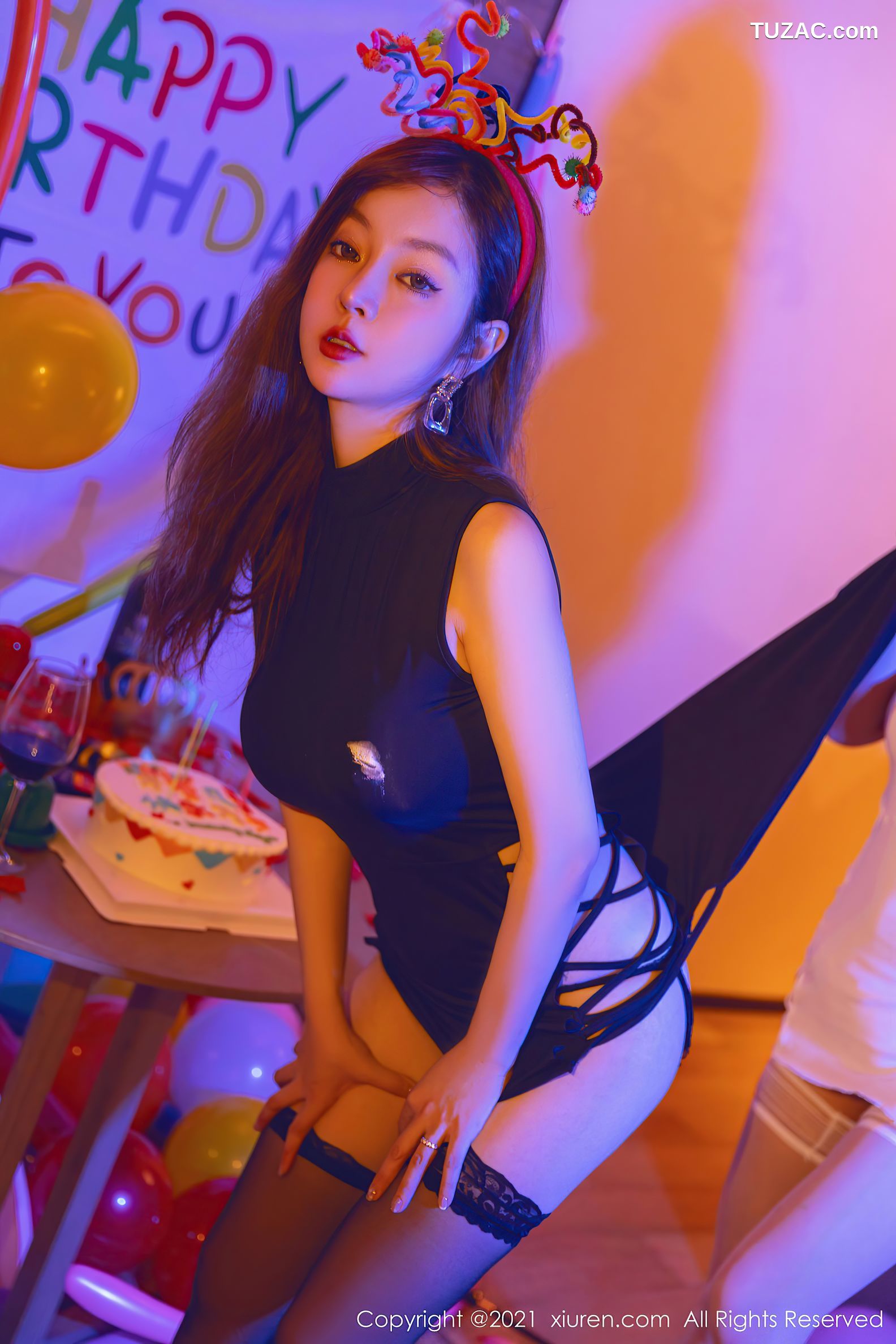 XiuRen秀人网-4025-王雨纯-朱可儿-生日party主题暗色灯光下-2021.09.30