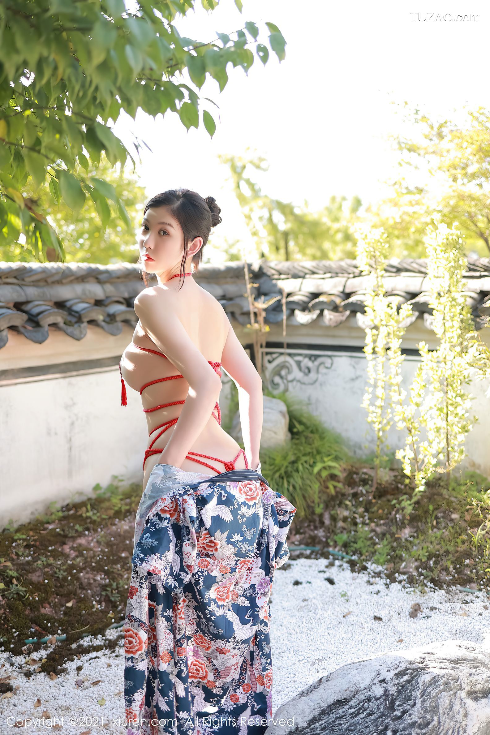 XiuRen秀人网-4032-李雅柔182CM-大理旅拍户外和服豪乳血滴子遮点红绳捆绑-2021.10.08