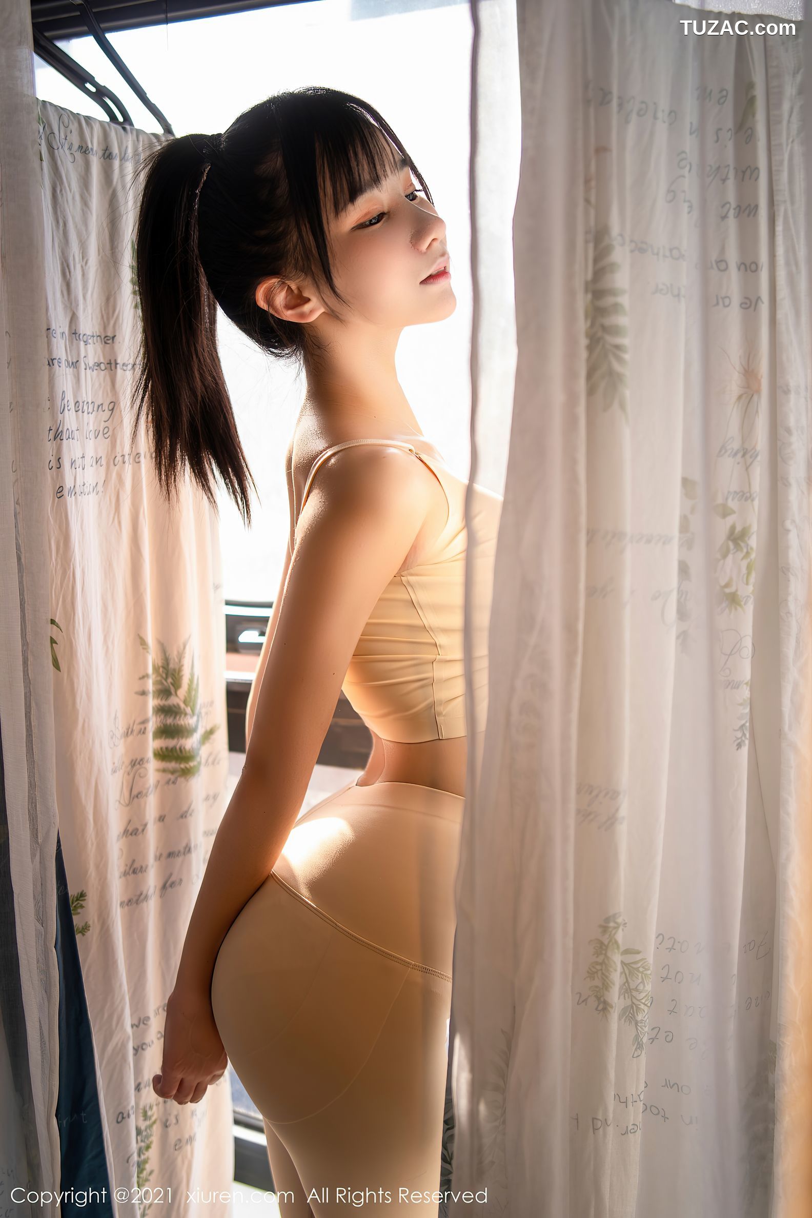 XiuRen秀人网-4036-小果冻儿-邻家女孩主题紧身服饰-2021.10.09