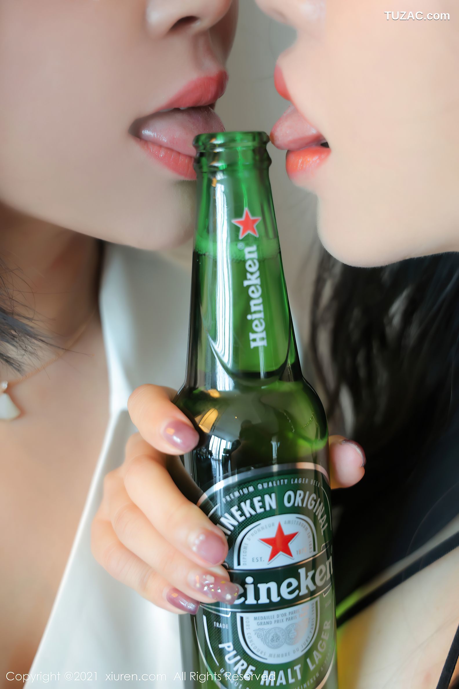 XiuRen秀人网-4047-乖乖小野喵-沈欢欣-性感姐妹花情趣服饰-2021.10.12