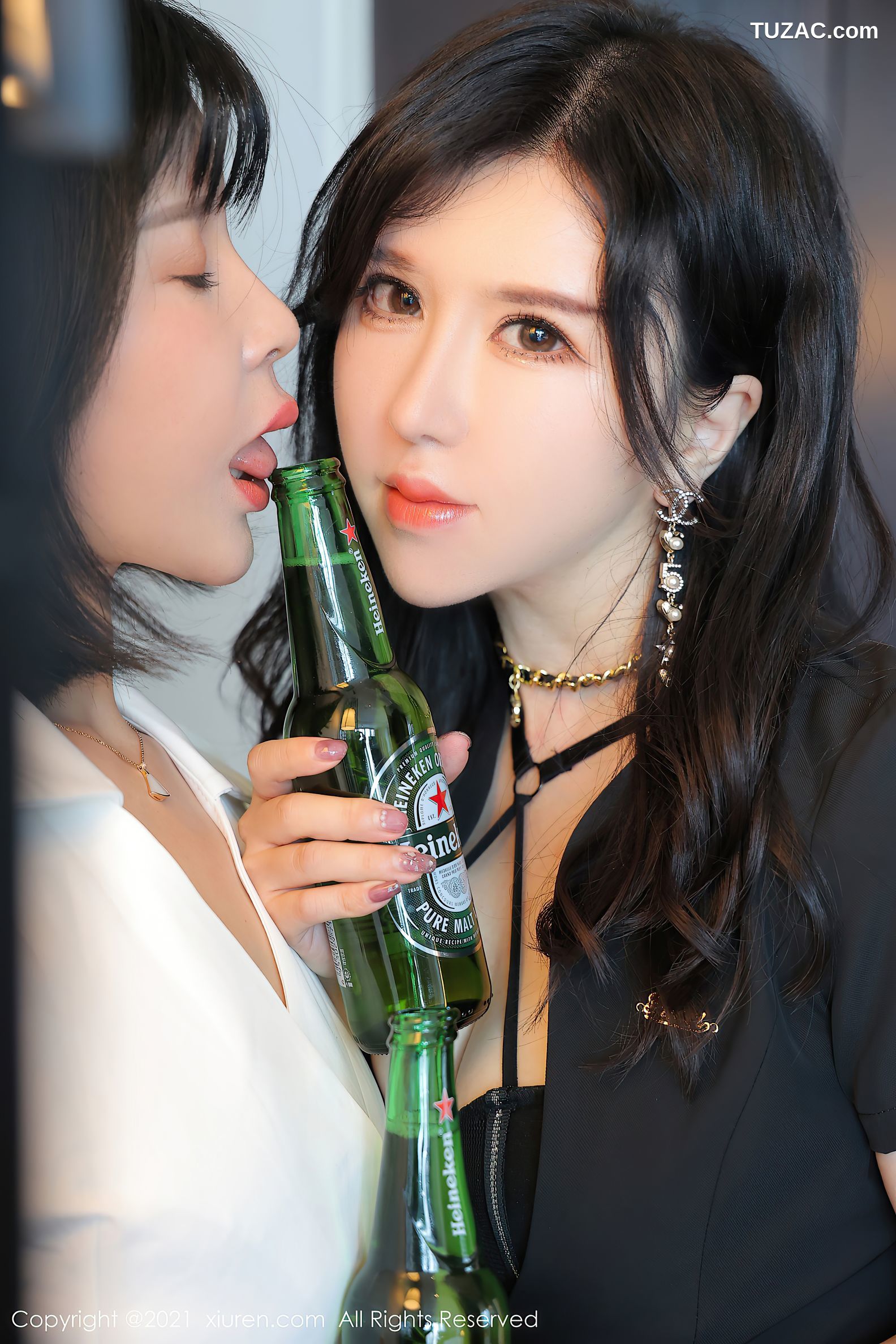 XiuRen秀人网-4047-乖乖小野喵-沈欢欣-性感姐妹花情趣服饰-2021.10.12