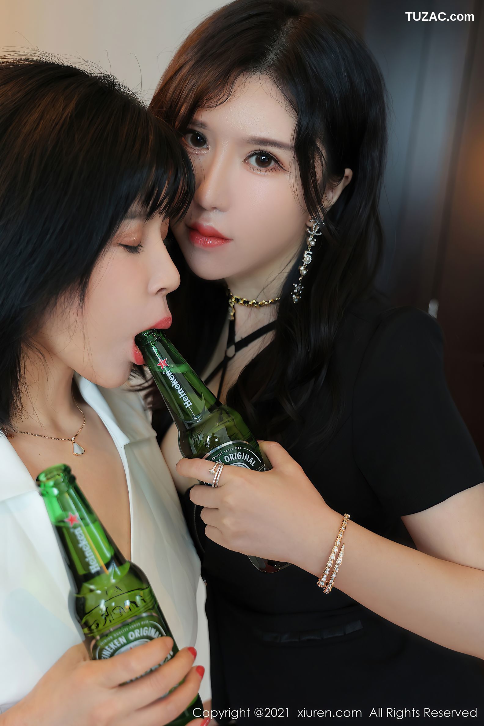 XiuRen秀人网-4047-乖乖小野喵-沈欢欣-性感姐妹花情趣服饰-2021.10.12