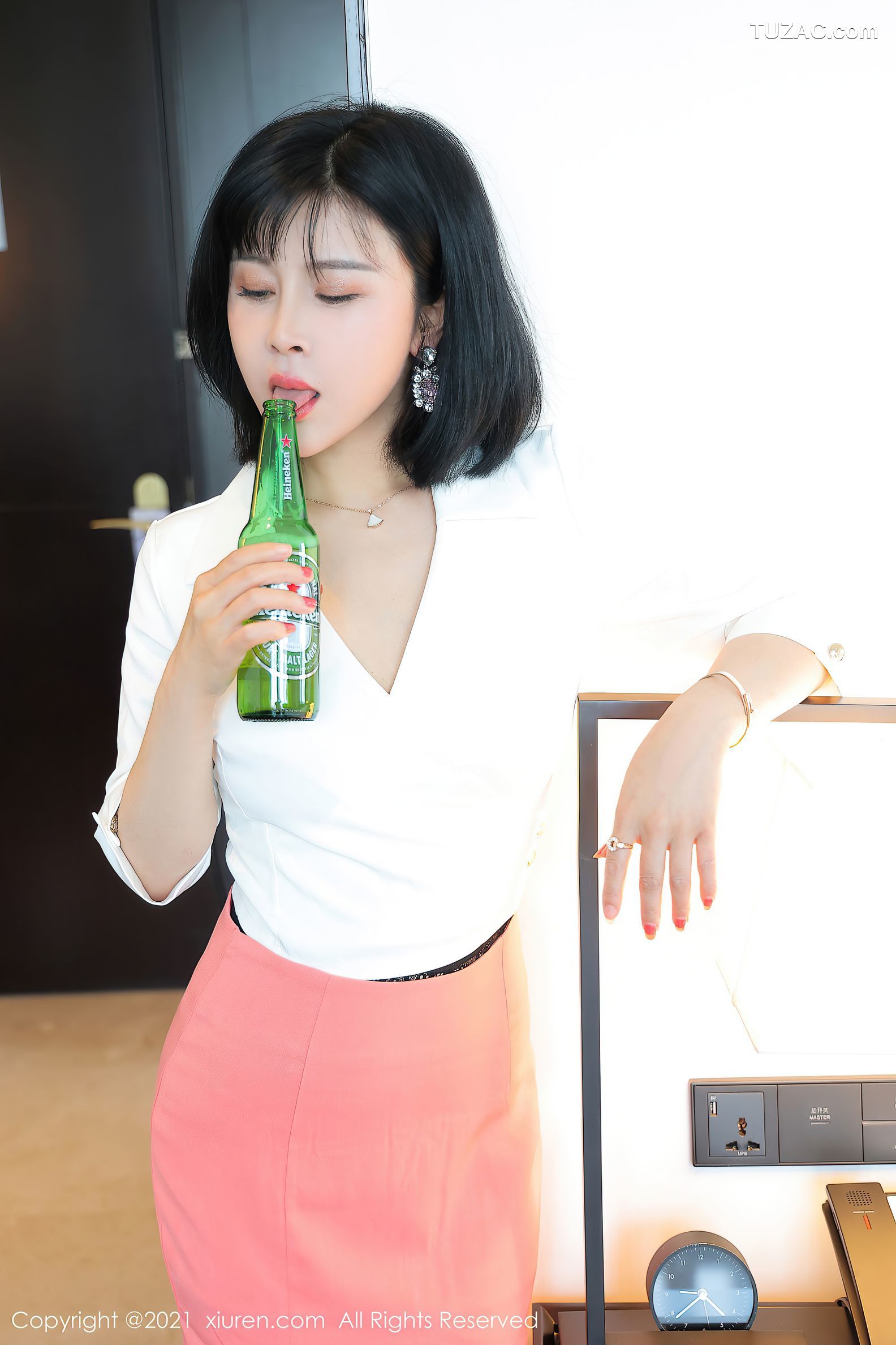 XiuRen秀人网-4047-乖乖小野喵-沈欢欣-性感姐妹花情趣服饰-2021.10.12
