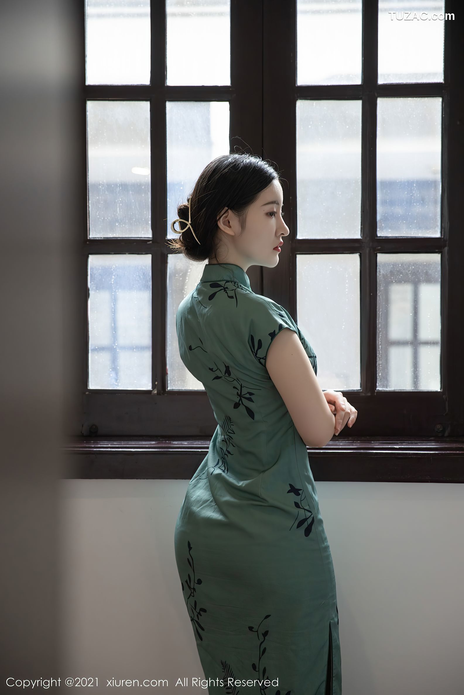 XiuRen秀人网-4048-沈梦瑶-古典浪漫旗袍超薄肉丝裤袜-2021.10.12