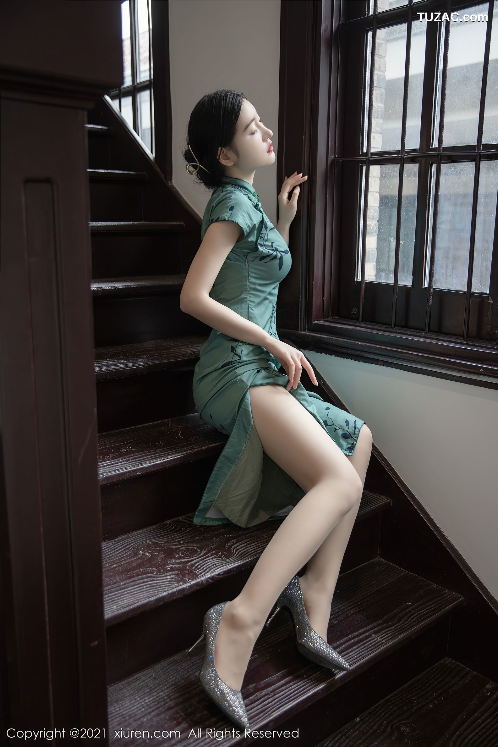 XiuRen秀人网-4048-沈梦瑶-古典浪漫旗袍超薄肉丝裤袜-2021.10.12