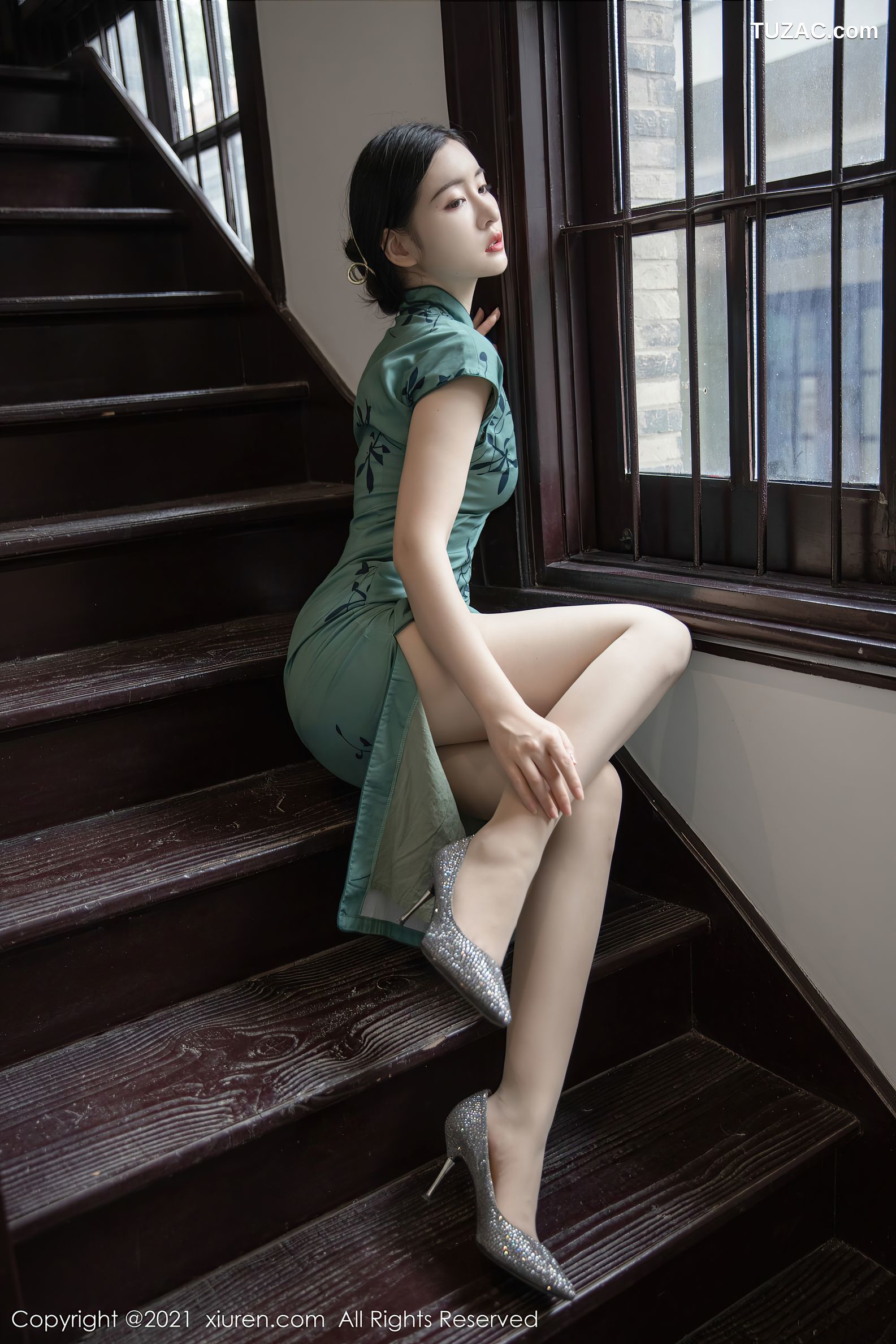 XiuRen秀人网-4048-沈梦瑶-古典浪漫旗袍超薄肉丝裤袜-2021.10.12