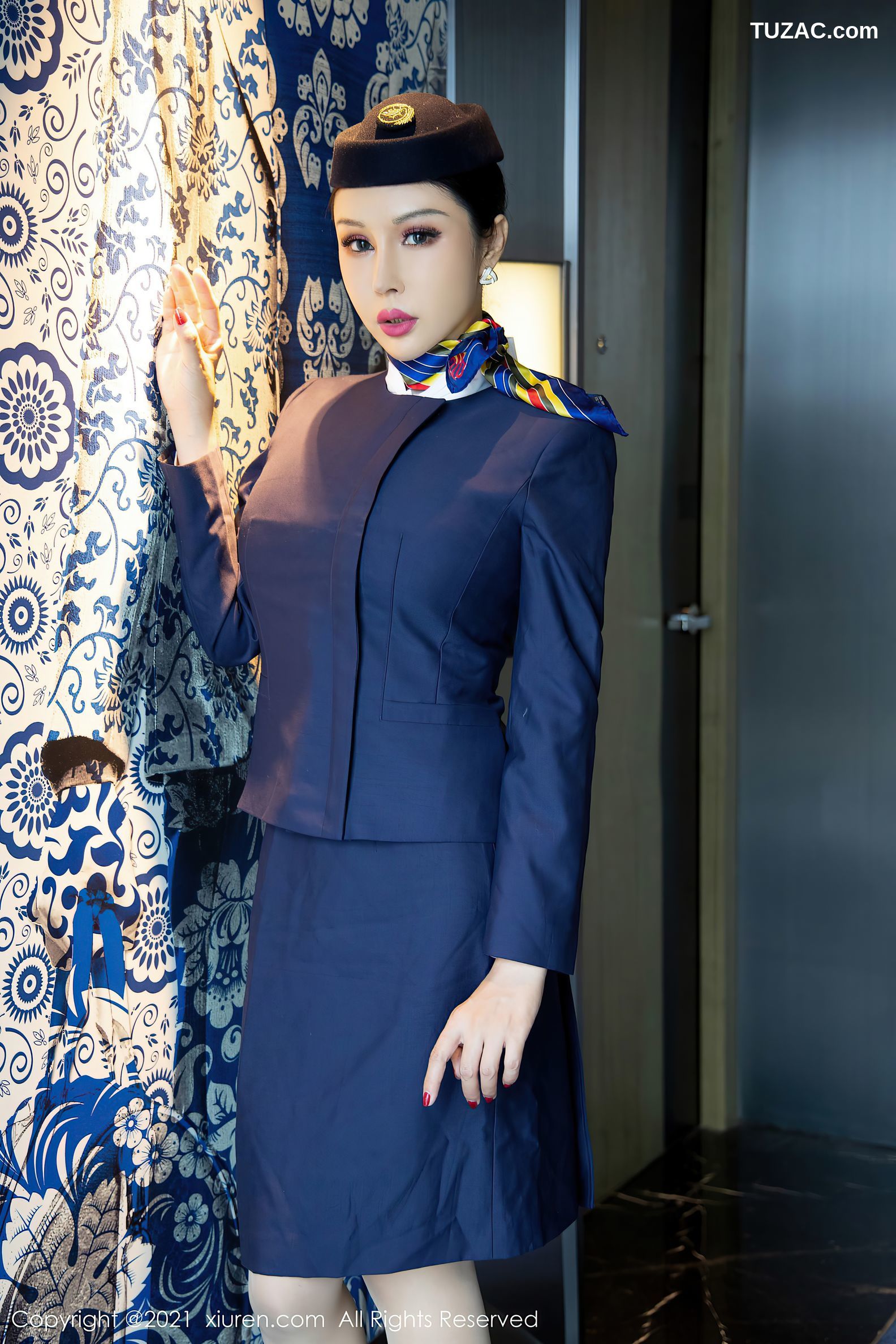 XiuRen秀人网-4050-田冰冰-三亚旅拍空姐制服主题蕾丝内衣肉丝-2021.10.12