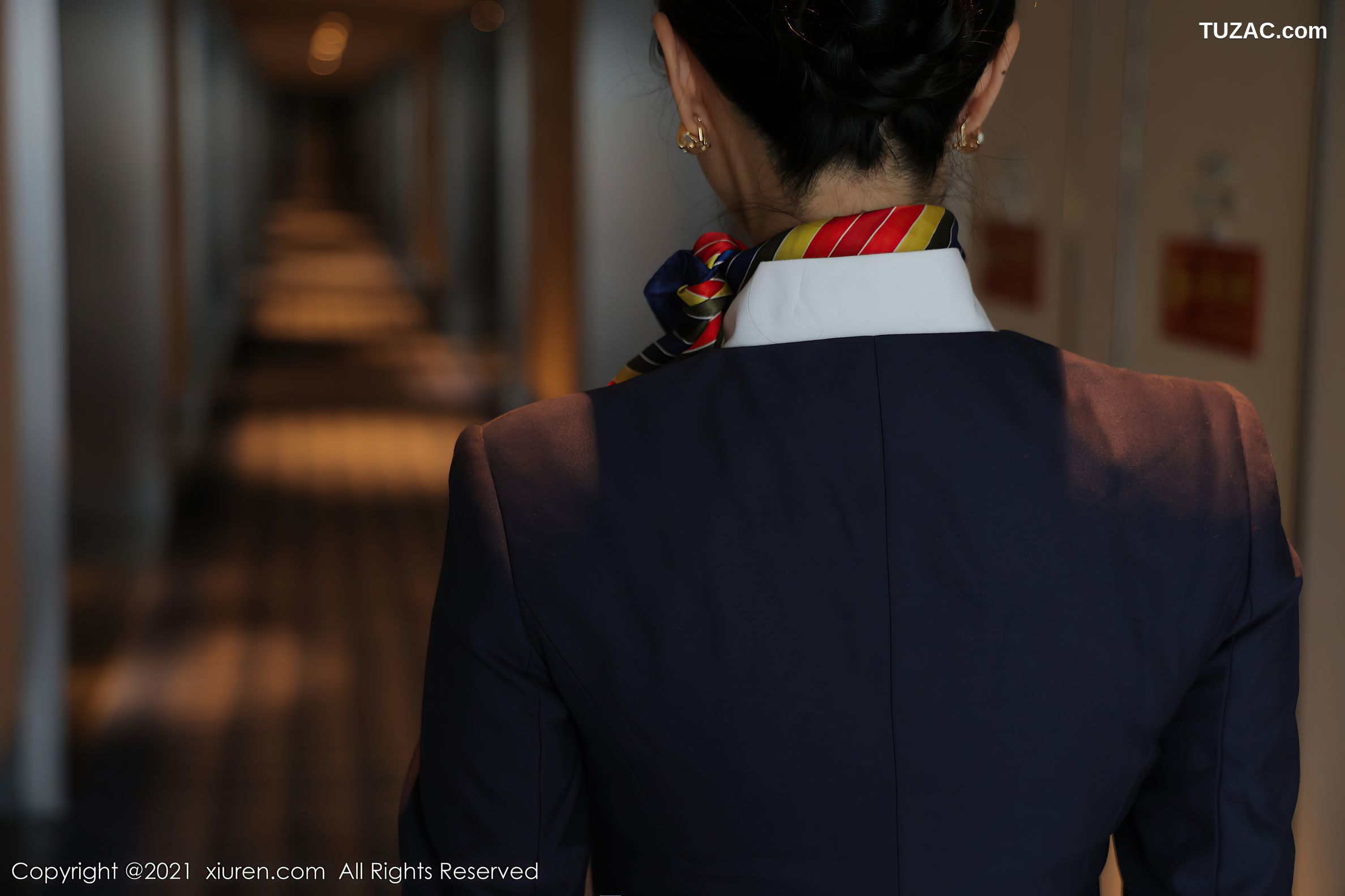 XiuRen秀人网-4050-田冰冰-三亚旅拍空姐制服主题蕾丝内衣肉丝-2021.10.12