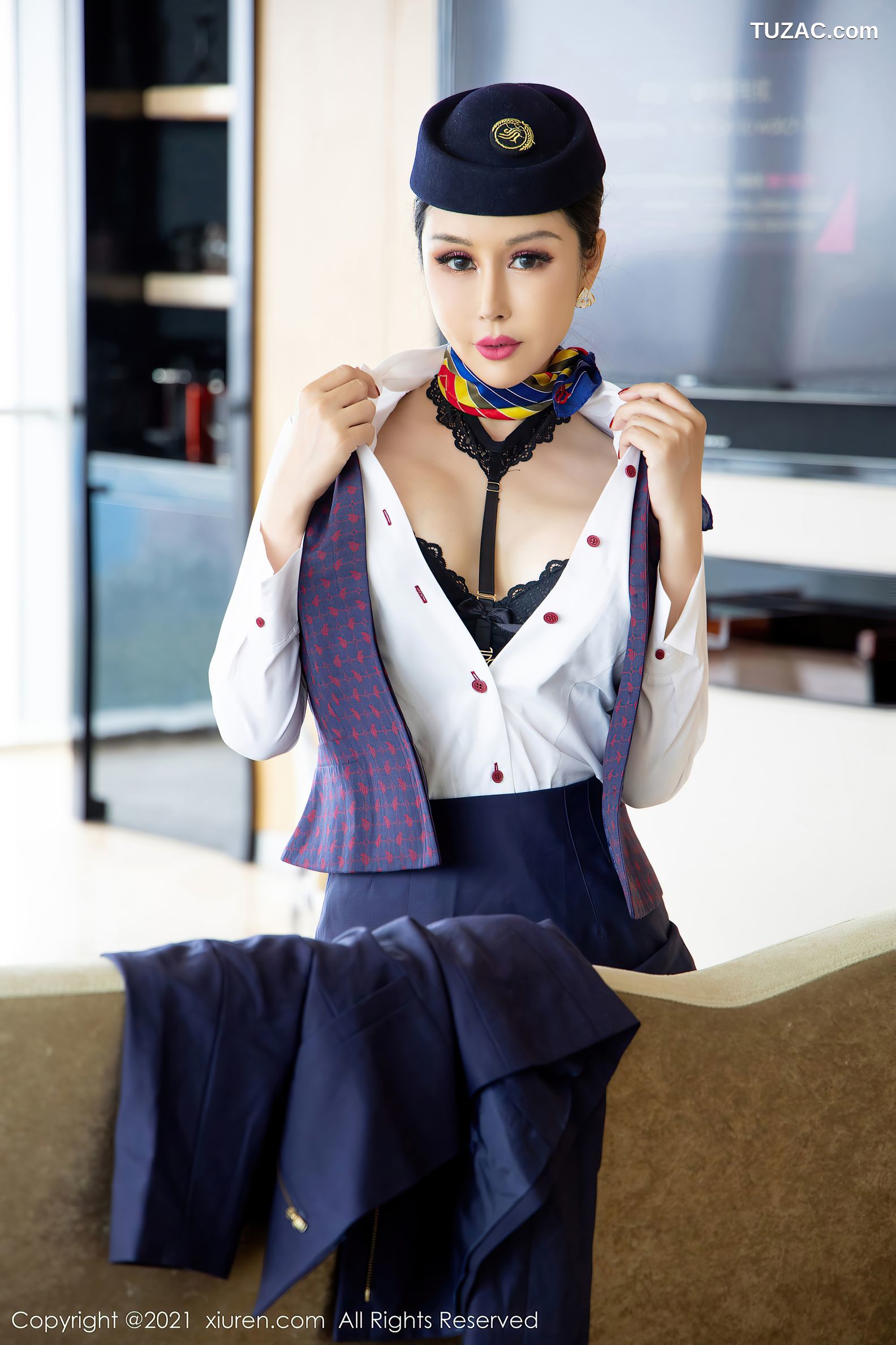 XiuRen秀人网-4050-田冰冰-三亚旅拍空姐制服主题蕾丝内衣肉丝-2021.10.12