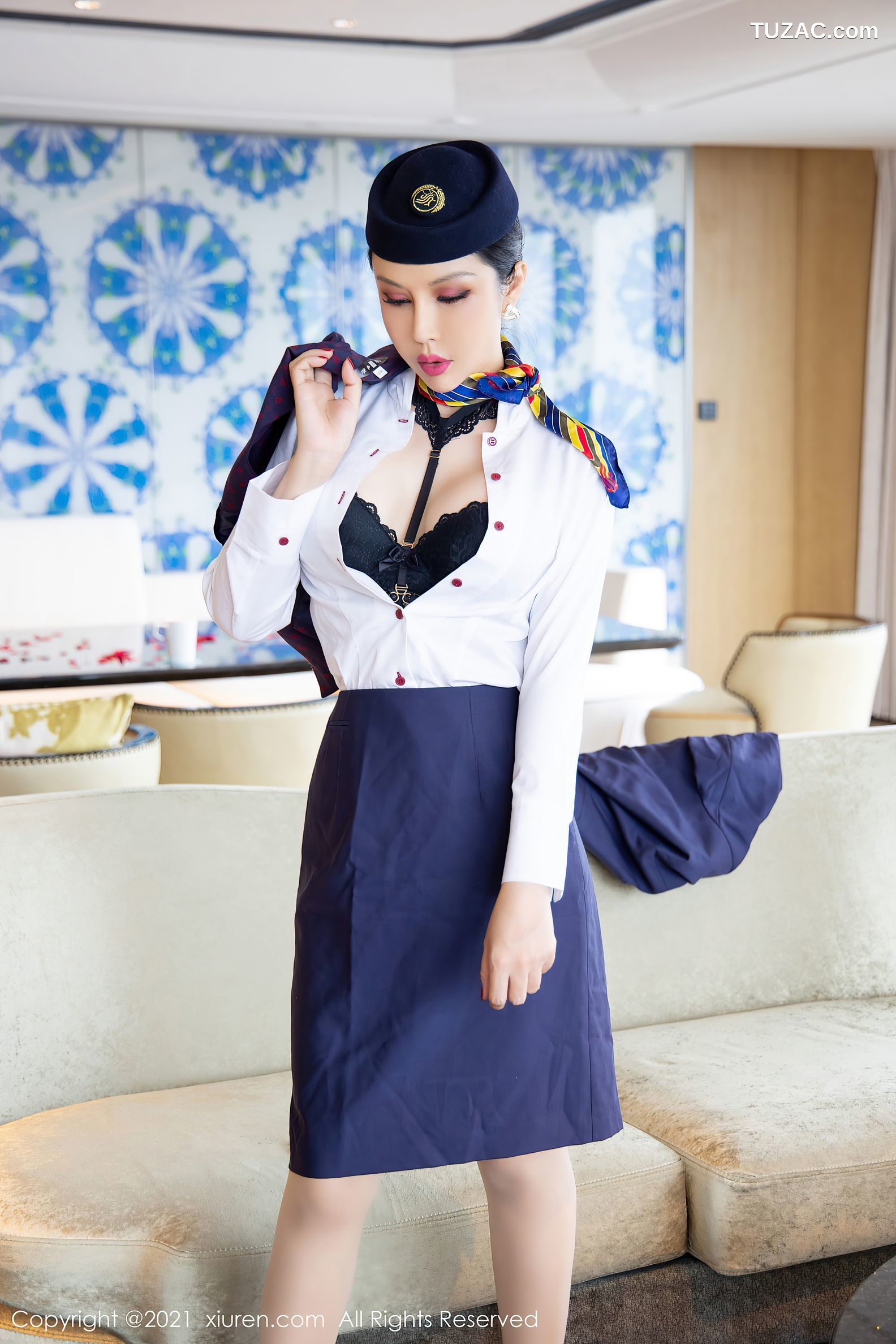 XiuRen秀人网-4050-田冰冰-三亚旅拍空姐制服主题蕾丝内衣肉丝-2021.10.12