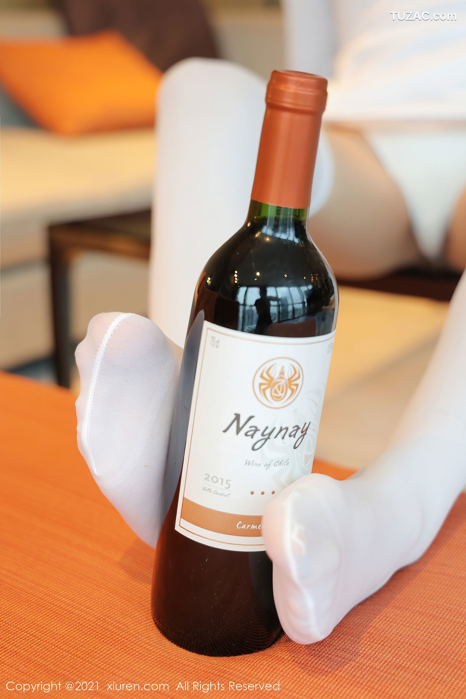 XiuRen秀人网-4071-周慕汐Baby-洁白服饰白丝吊带袜-2021.10.15