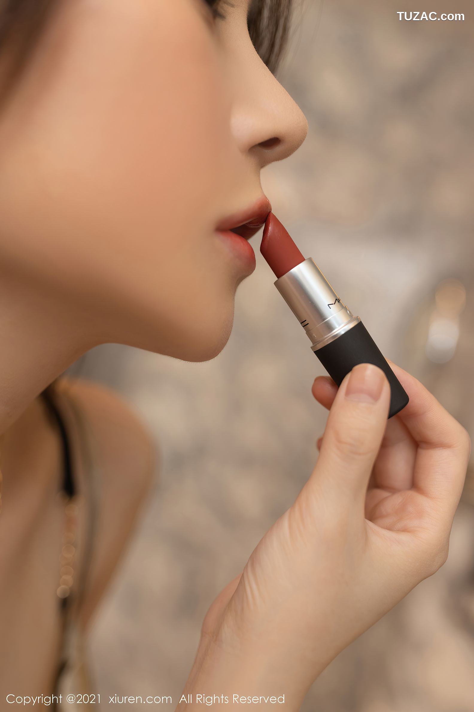 XiuRen秀人网-4074-鱼子酱Fish-江浙沪旅拍剧情主题金色礼裙-2021.10.15