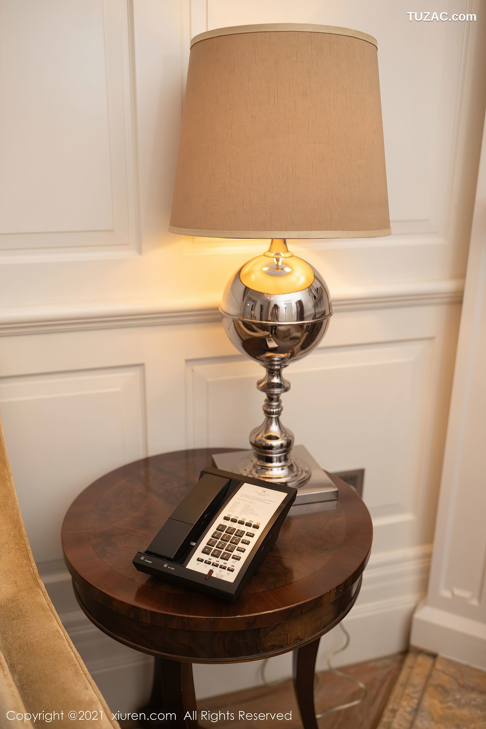 XiuRen秀人网-4074-鱼子酱Fish-江浙沪旅拍剧情主题金色礼裙-2021.10.15