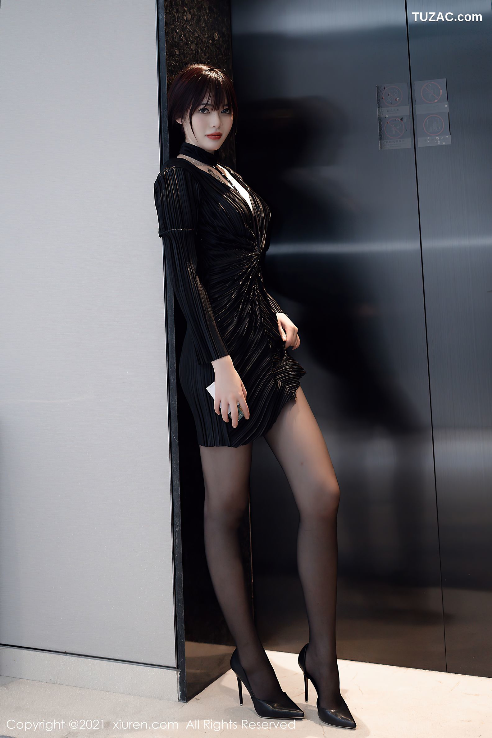 XiuRen秀人网-4080-Arude薇薇-魅惑多姿服饰性感内衣黑丝美腿-2021.10.19