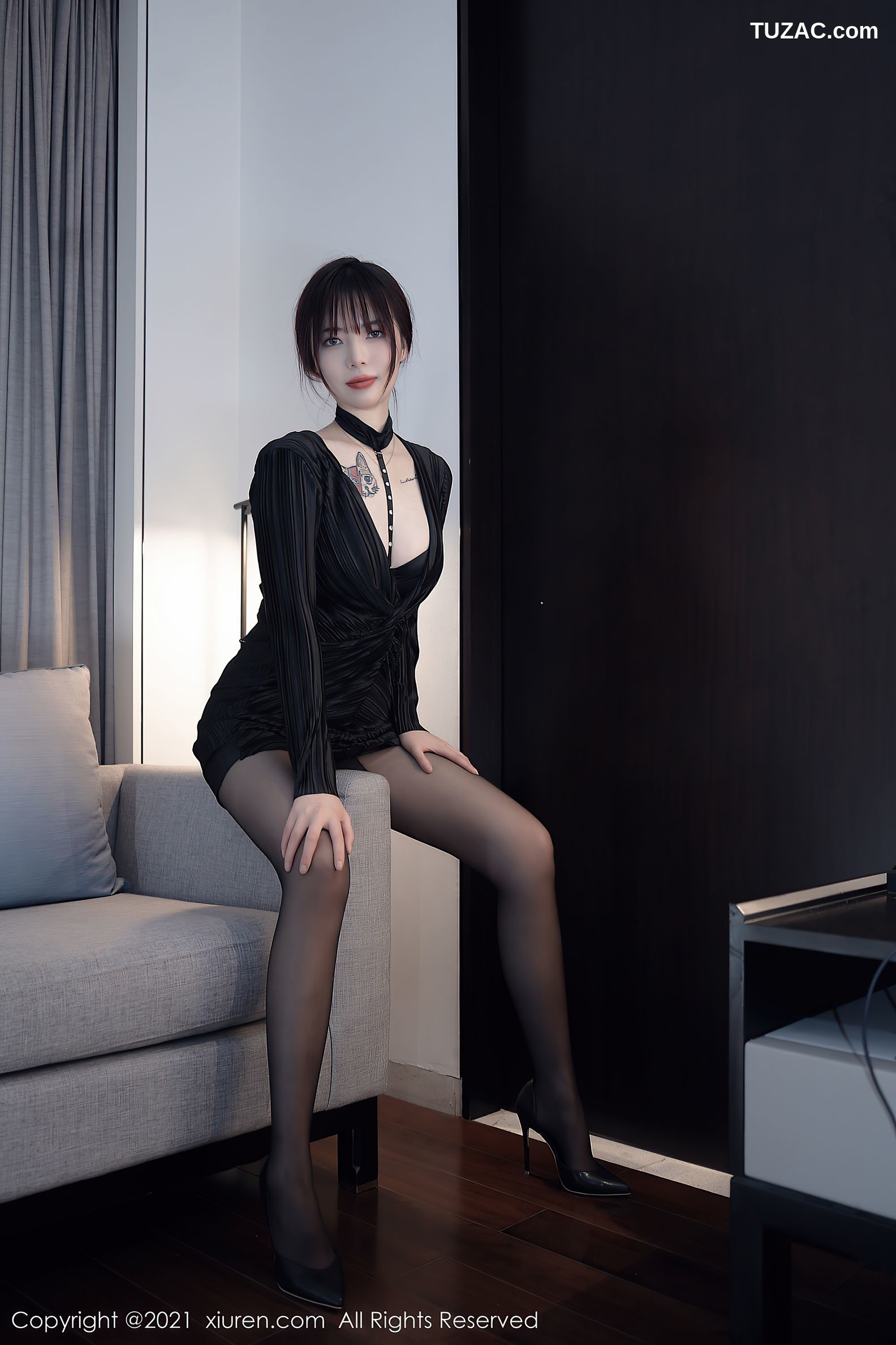 XiuRen秀人网-4080-Arude薇薇-魅惑多姿服饰性感内衣黑丝美腿-2021.10.19