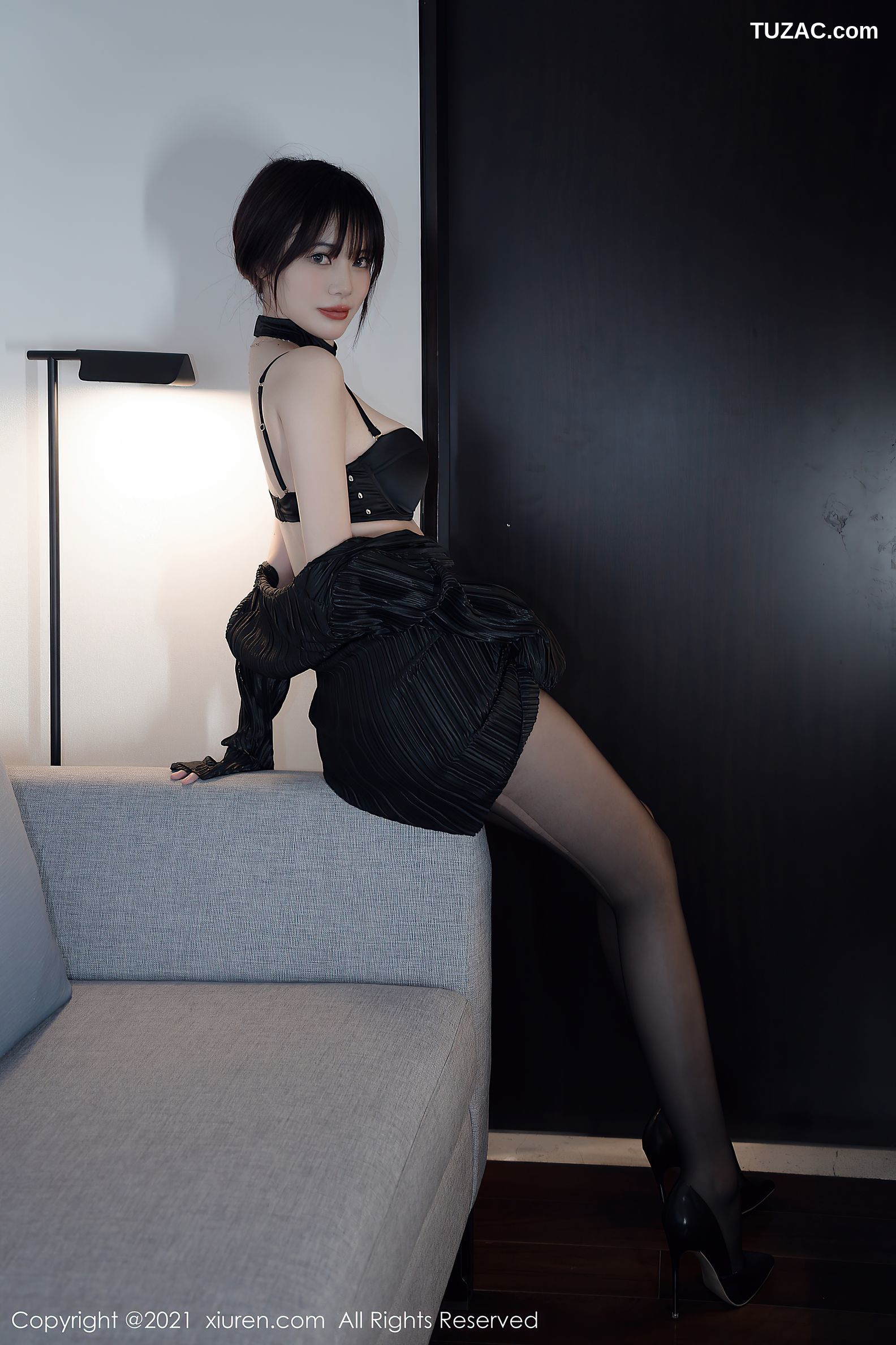 XiuRen秀人网-4080-Arude薇薇-魅惑多姿服饰性感内衣黑丝美腿-2021.10.19