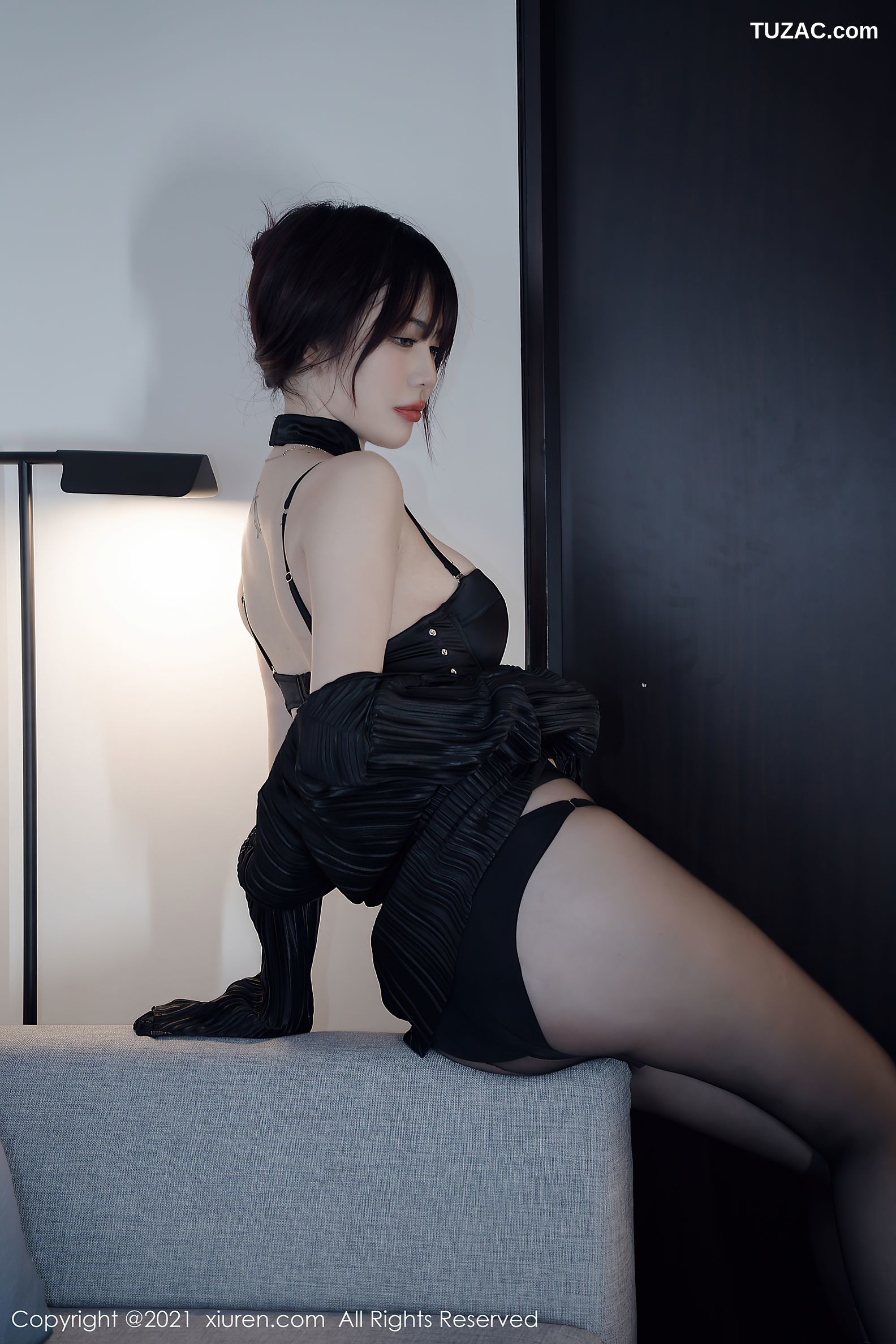 XiuRen秀人网-4080-Arude薇薇-魅惑多姿服饰性感内衣黑丝美腿-2021.10.19