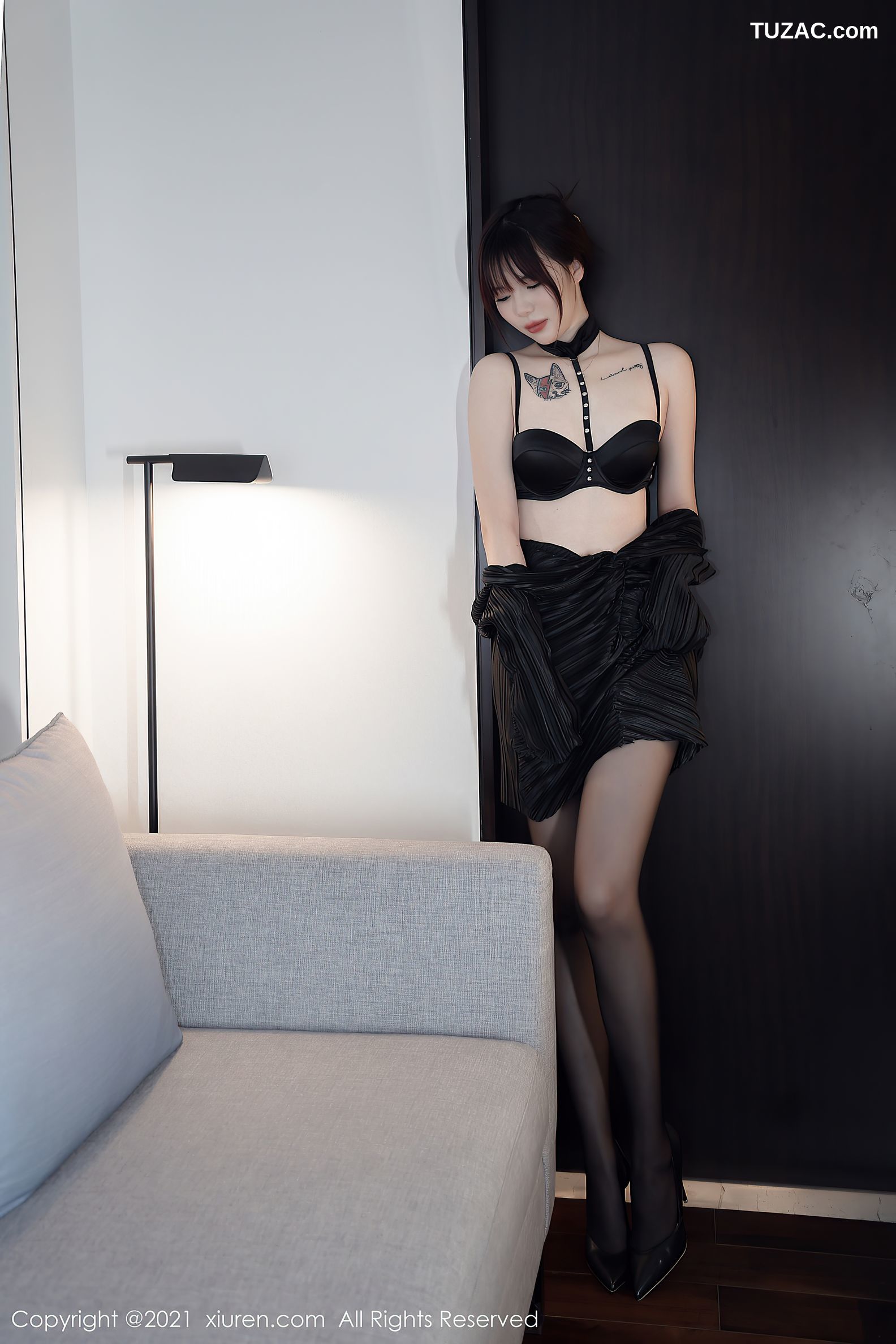 XiuRen秀人网-4080-Arude薇薇-魅惑多姿服饰性感内衣黑丝美腿-2021.10.19